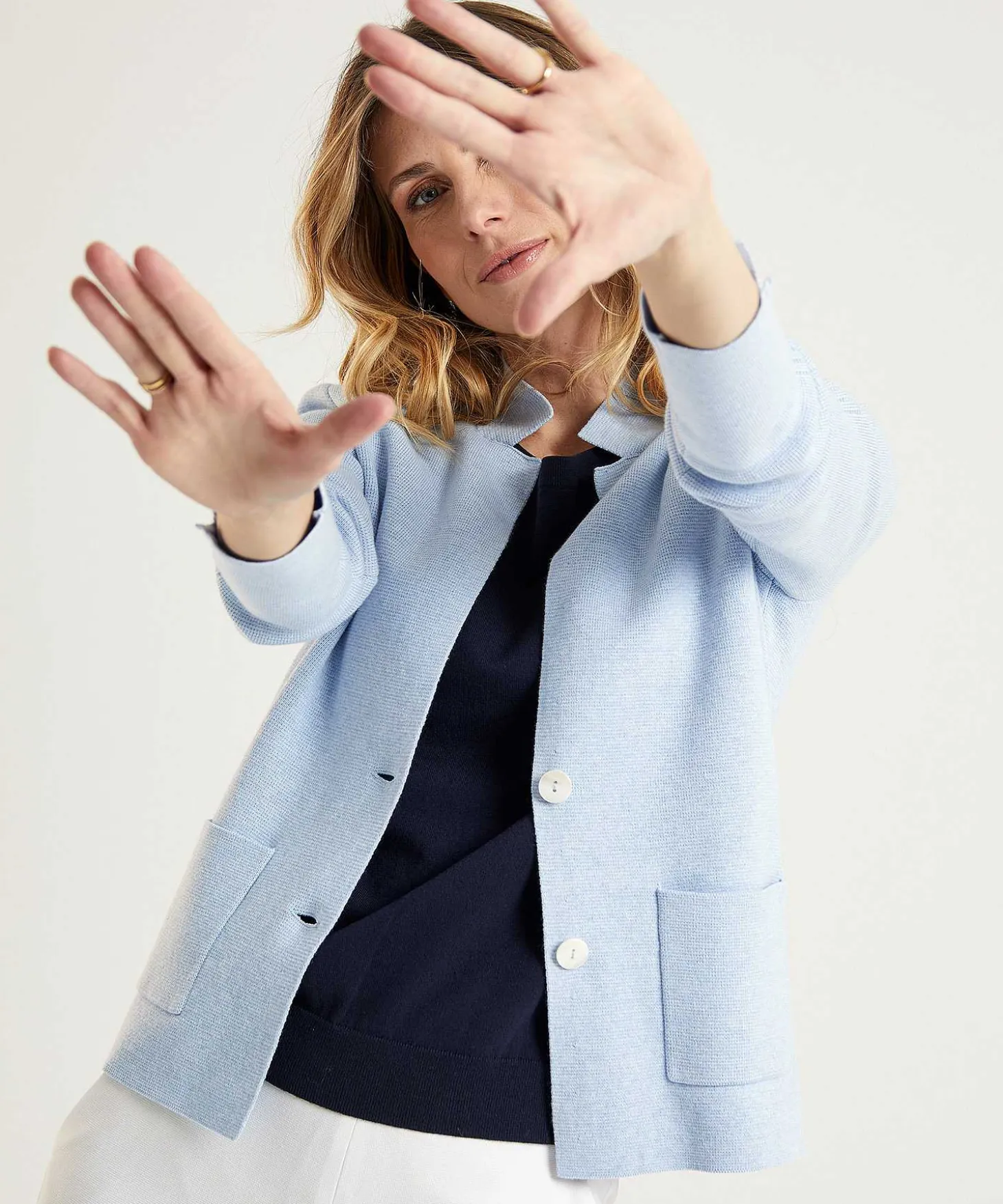 blazer_vest_puntaknit_2-1.webp Blazer Vest Puntaknit** Shop