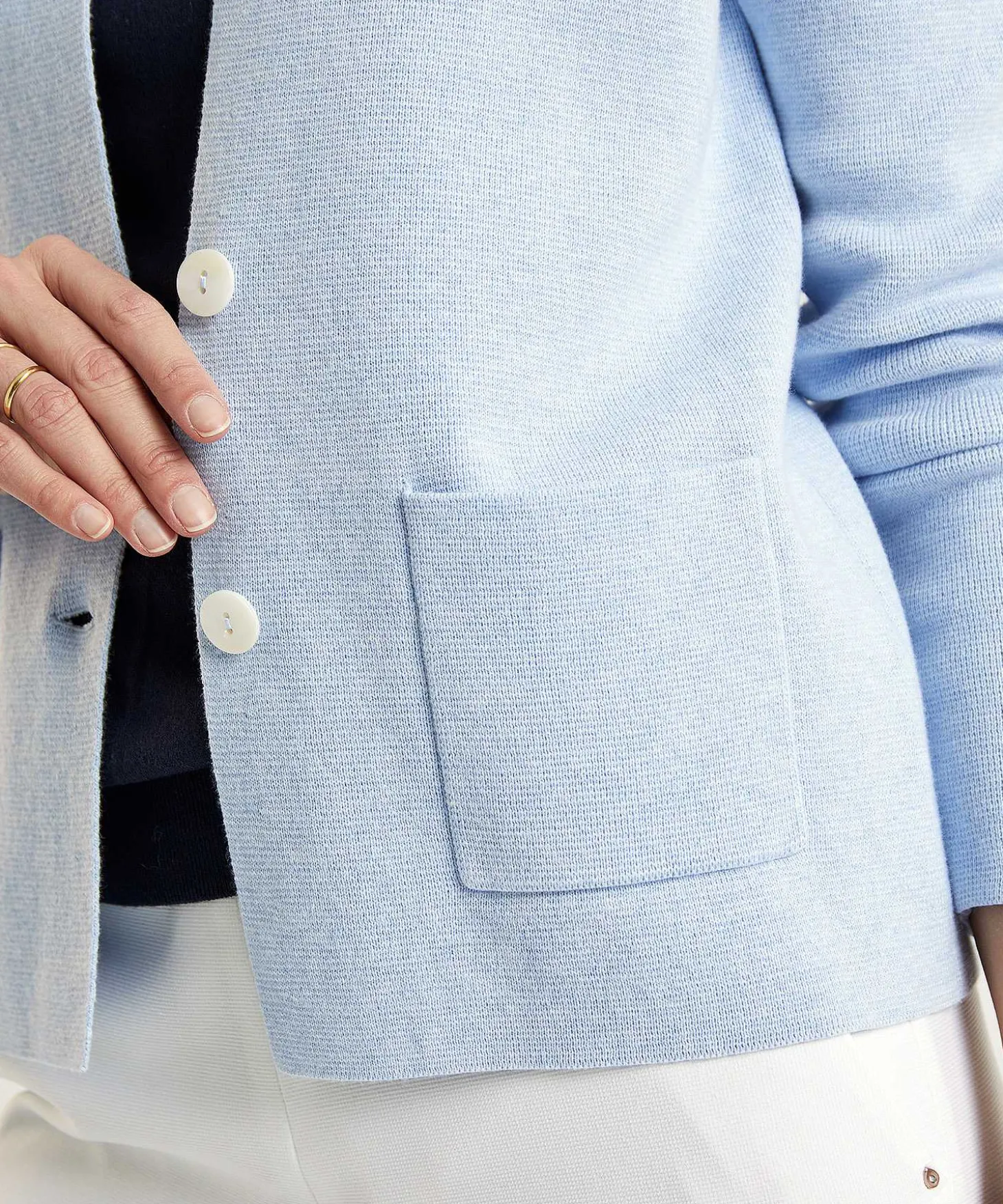blazer_vest_puntaknit_3-1.webp Blazer Vest Puntaknit** Shop