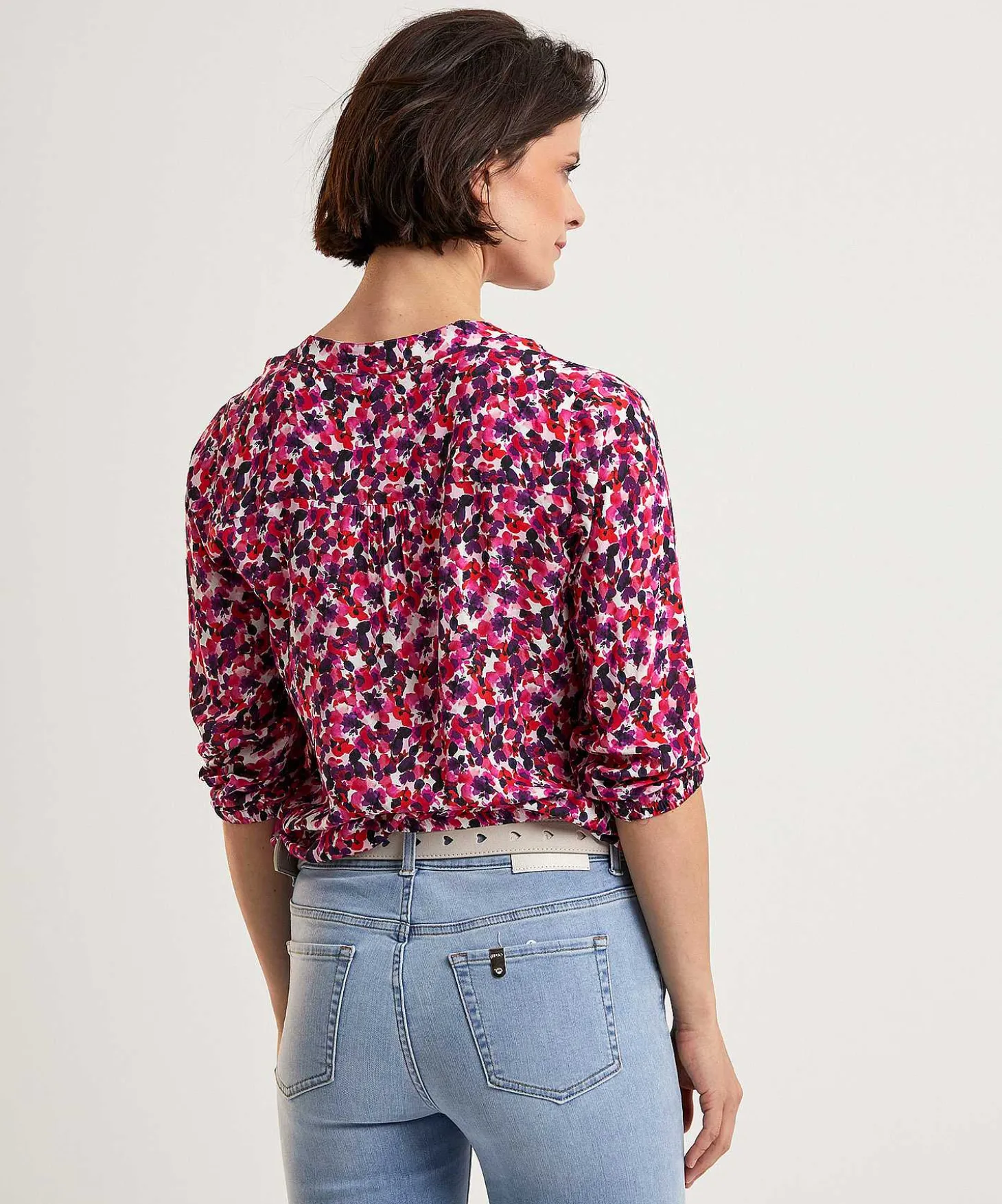 blouse_floral_print_3.webp Blouse Floral Print** Shop