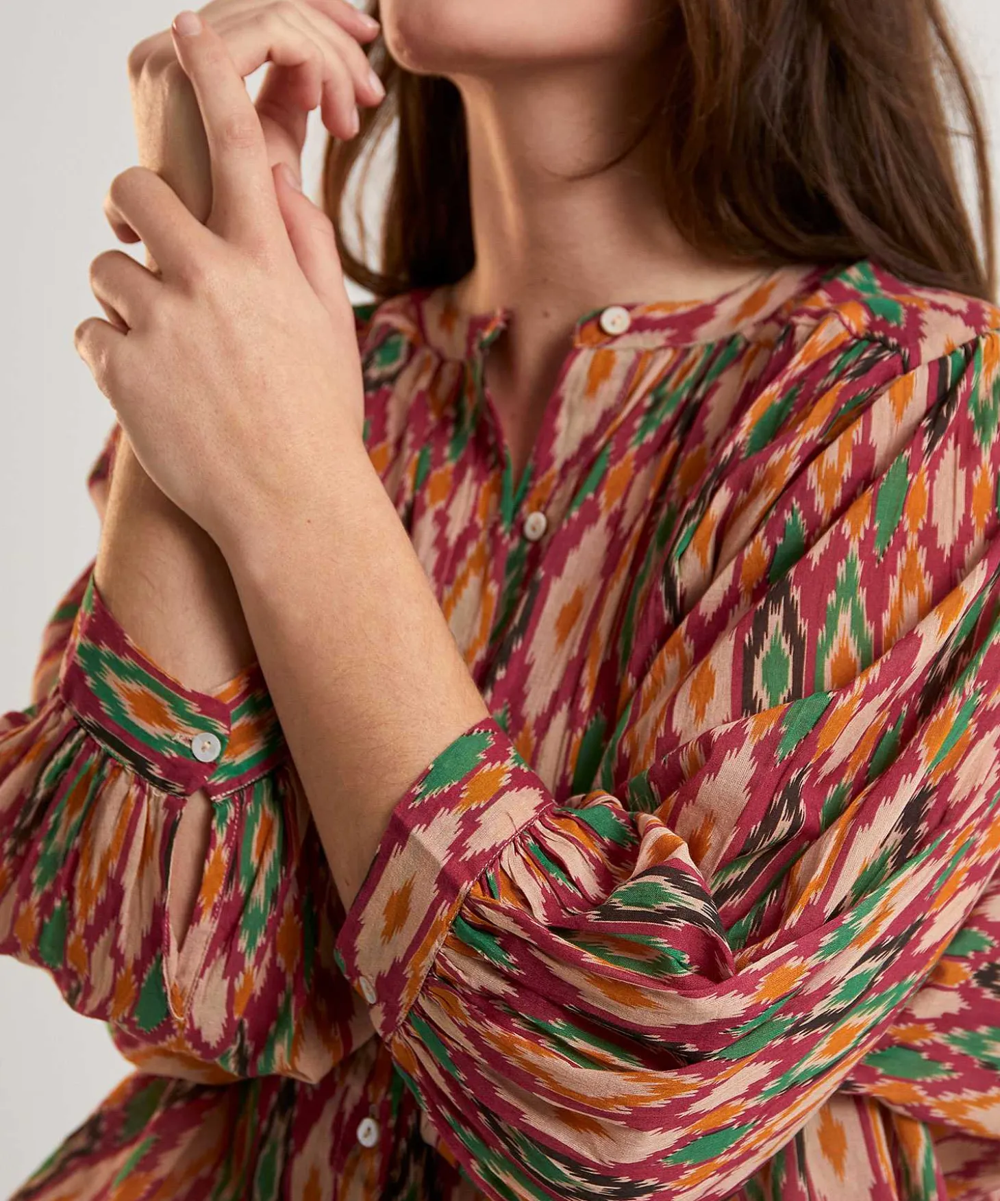bybar_blouse_ikatprint_lu_1.webp Blouse Ikatprint Lucy*By-Bar Shop