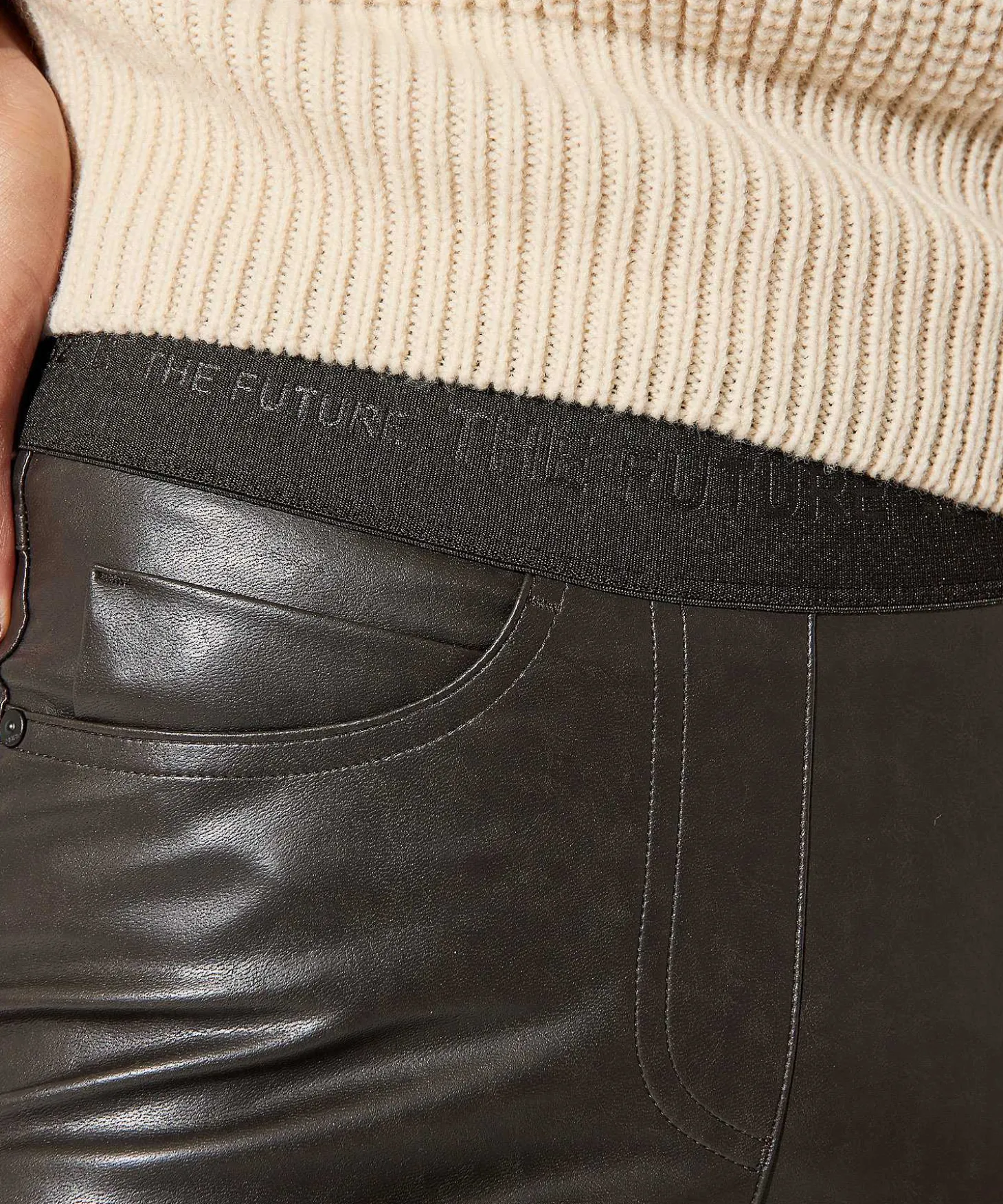 cambio_easy_kick_pants_ve_3.webp Easy Kick Pants Vegan Leather Felice*Cambio Shop