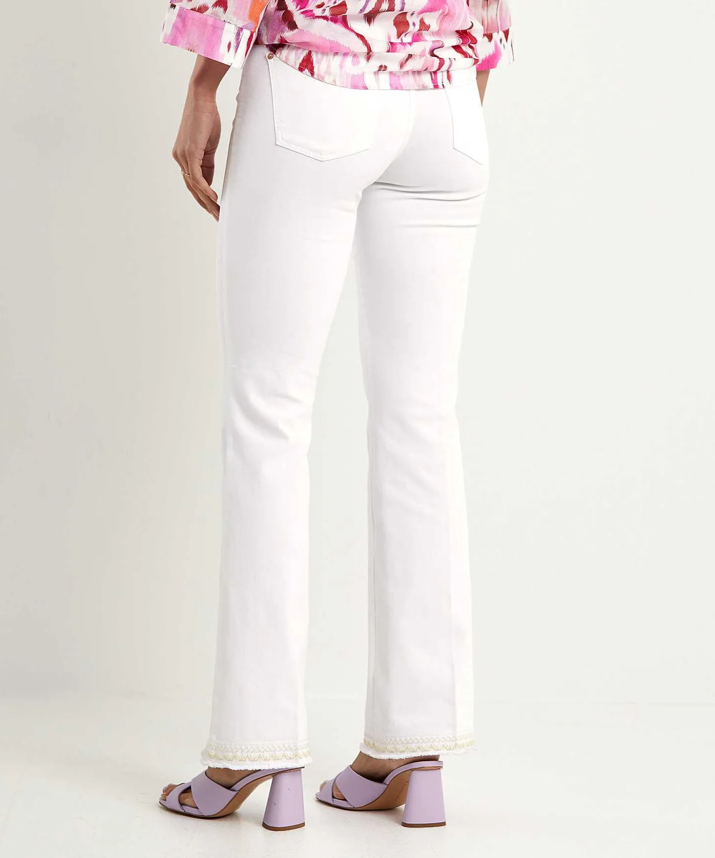 cambio_flared_jeans_embro_3.webp Flared Jeans Embroidery Paris*Cambio Outlet