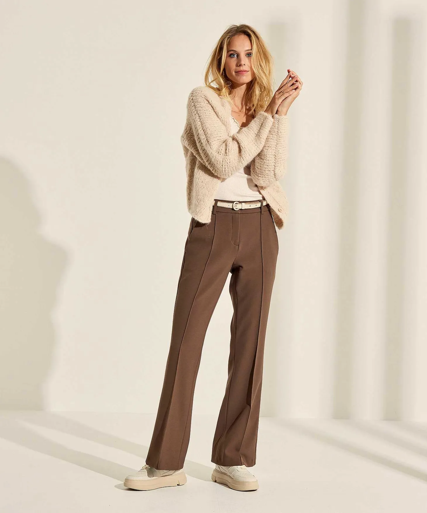 cambio_flared_trousers_pi_2-1.webp Flared Trousers Pintucks Fawn*Cambio Clearance
