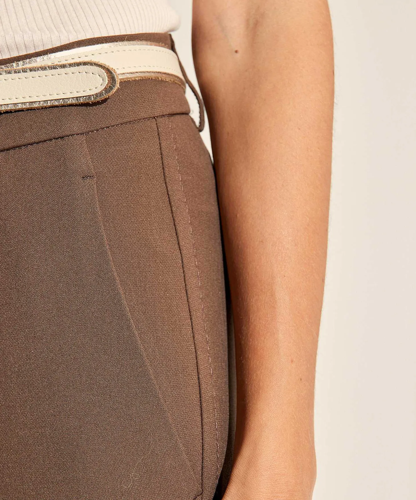 cambio_flared_trousers_pi_3-1.webp Flared Trousers Pintucks Fawn*Cambio Clearance