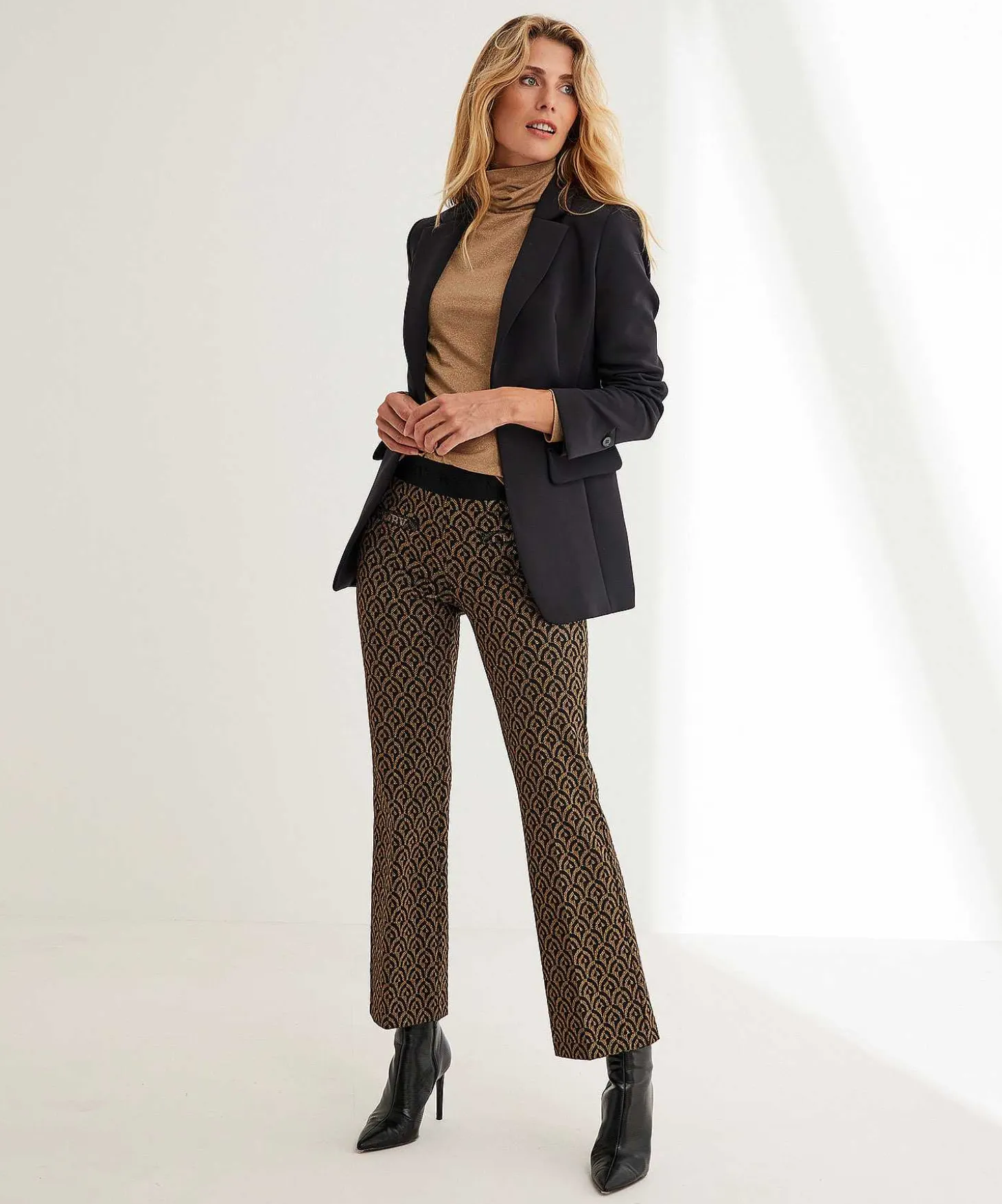 cambio_kick_flare_pants_j_0.webp Kick Flare Pants Jacquard Lurex Faith*Cambio Online
