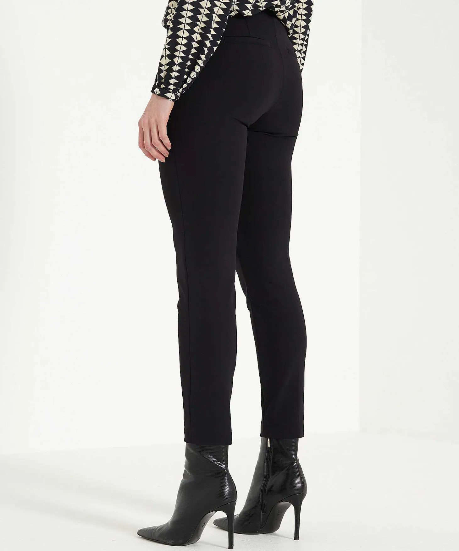 cambio_soft_techno_trouse_0-2.webp Soft Techno Trousers With Partial Seam Ros*Cambio Fashion