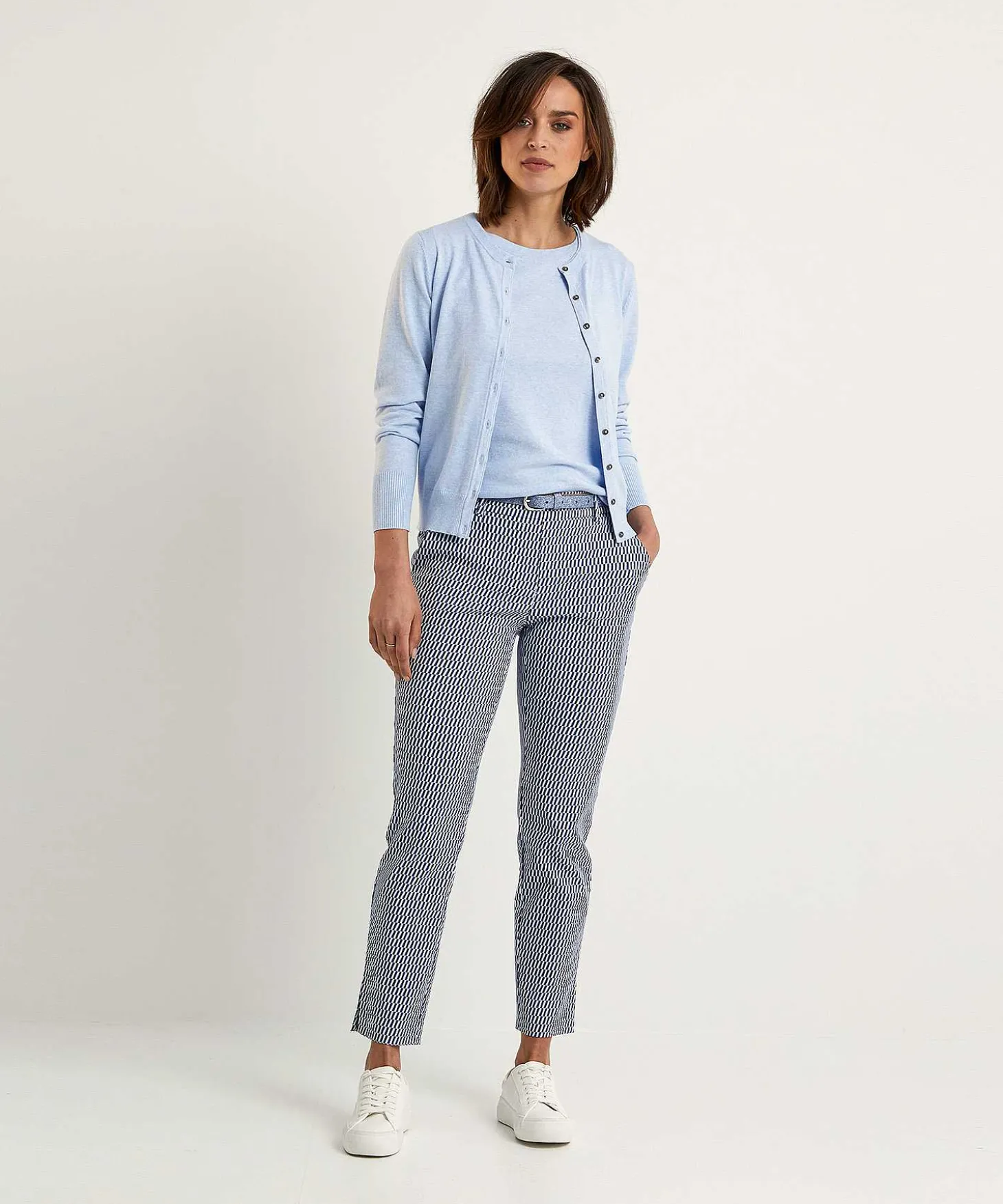 cardigan_0-3.webp Cardigan** Sale