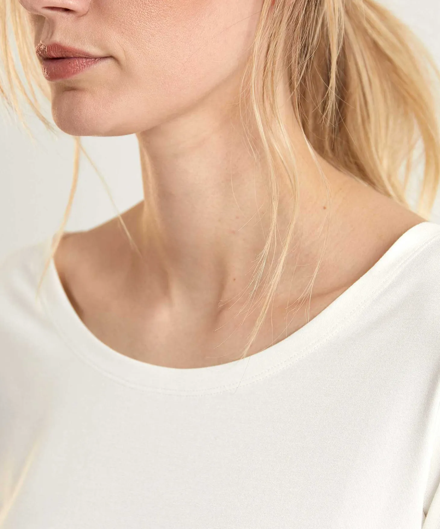 essentials_shirt_short_s_0-2.webp Essentials Shirt Short Sleeve** Fashion