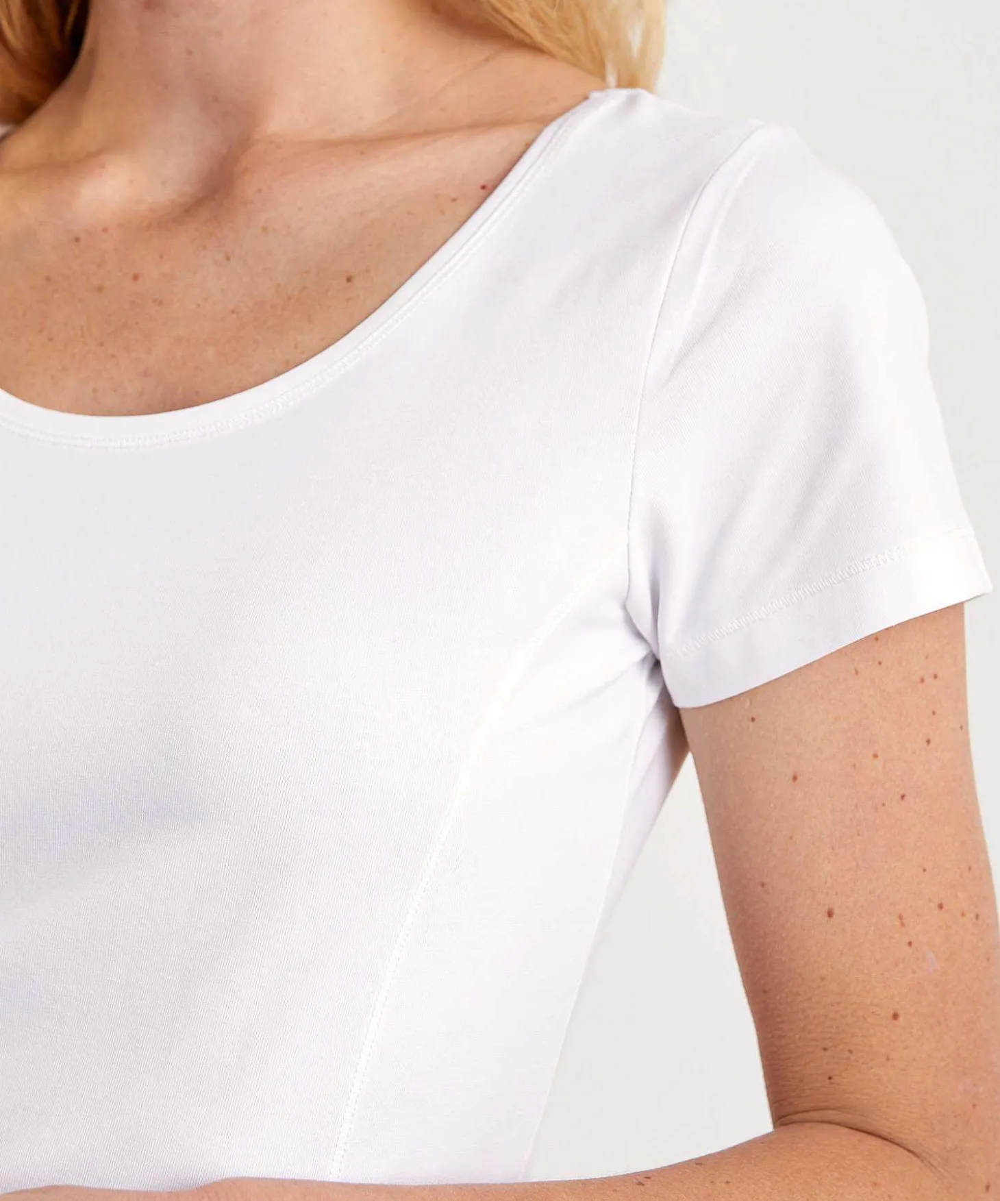 essentials_shirt_short_s_3.webp Essentials Shirt Short Sleeve** Best Sale