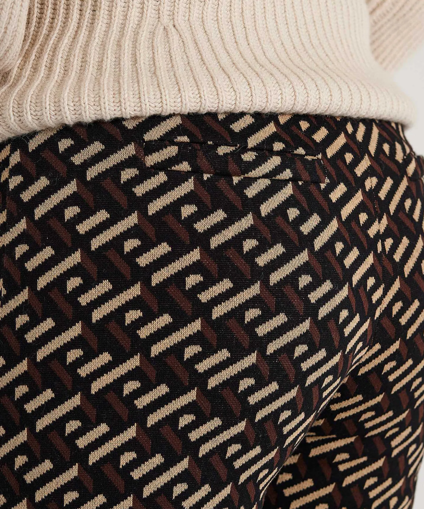giulia_e_tu_flared_trouse_3.webp Flared Trousers Graphic Jacquard*GIULIA E TU Flash Sale