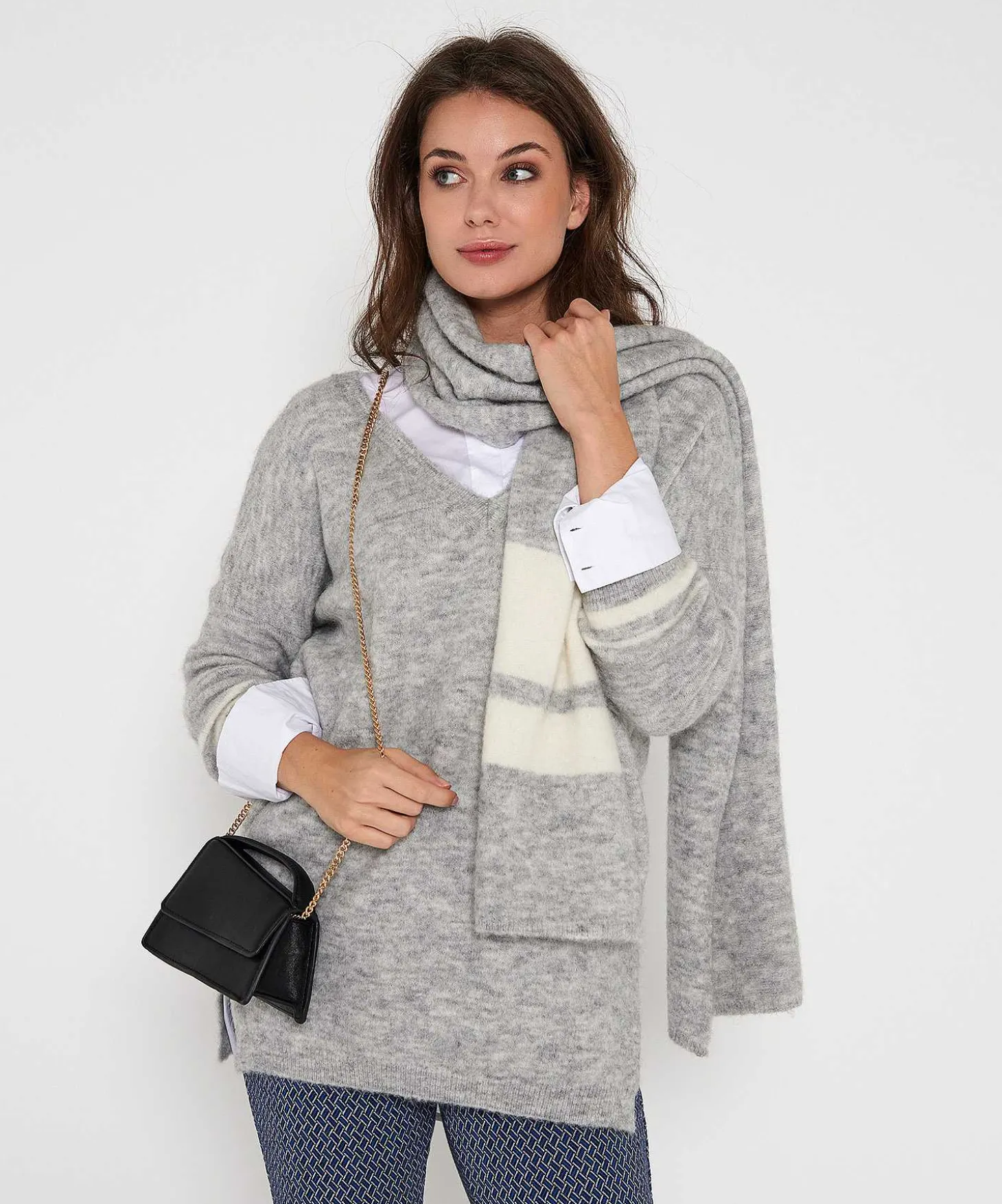 giulia_e_tu_oversized_swe_1.webp Oversized Sweater V-Neck*Giulia e Tu Fashion