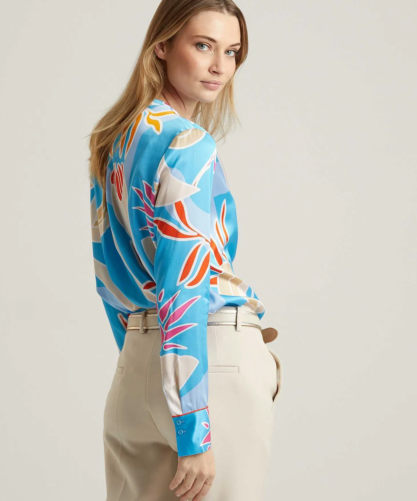 herzens_angelegenheit_blo_0-1.webp Blouse Silk Aquarius Print*Herzen's Angelegenheit Sale