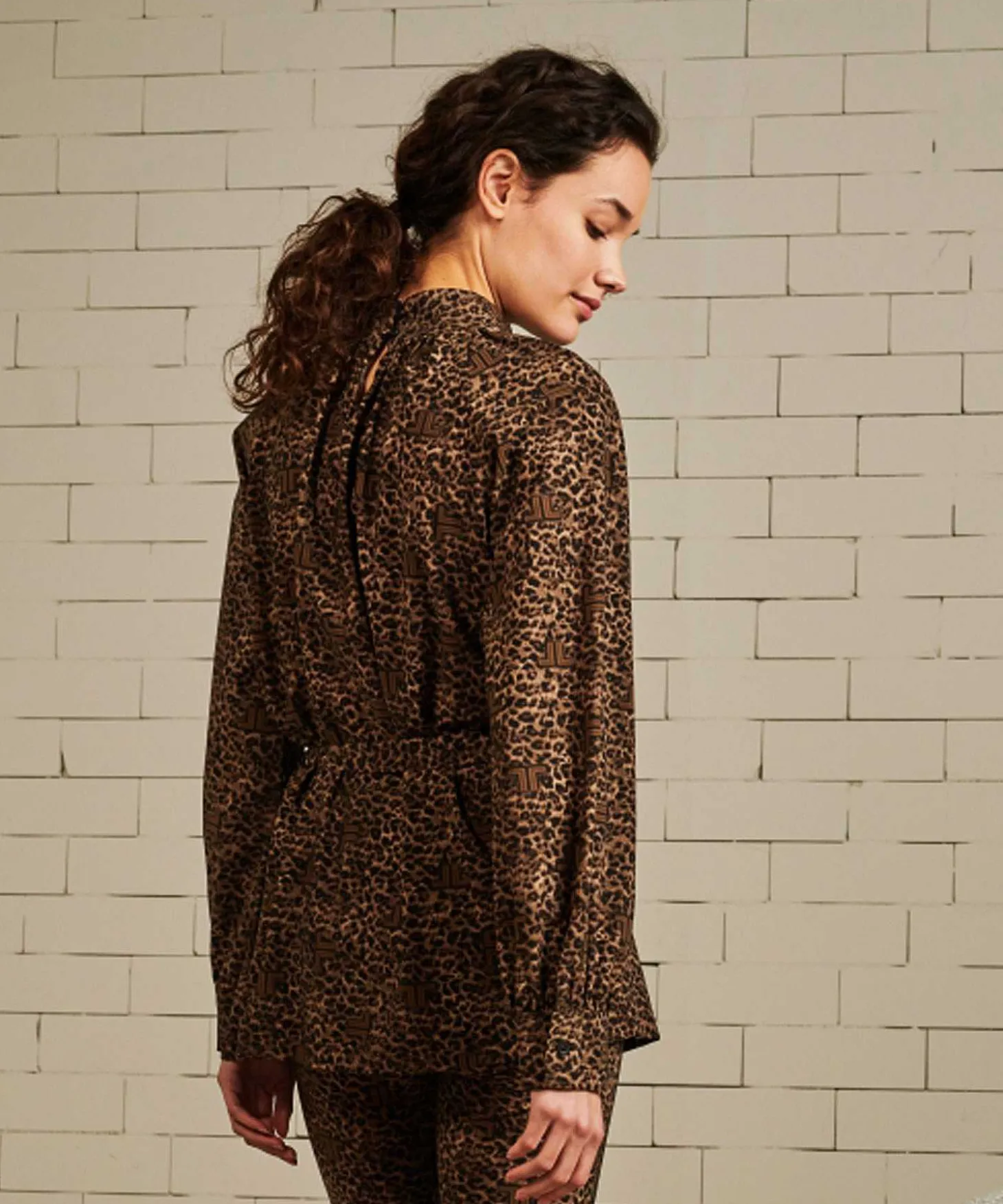 jane_lushka_long_blouse_g_4.webp Long Blouse Grace Animal Print*Jane Lushka Clearance