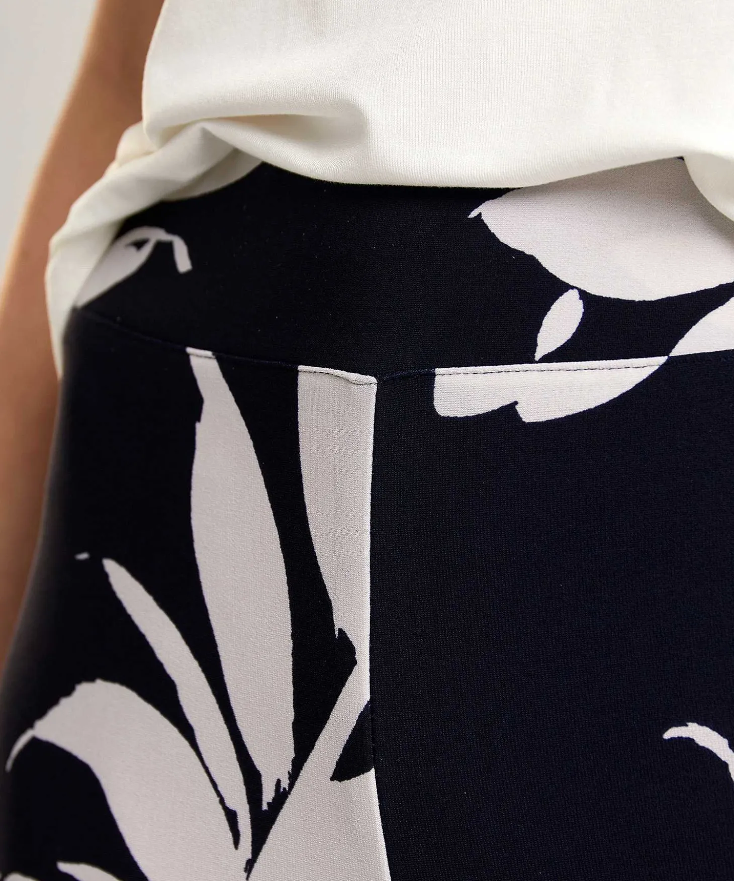 joseph_ribkoff_wide_leg_t_1.webp Wide Leg Trousers Leaf Print*Joseph Ribkoff Best