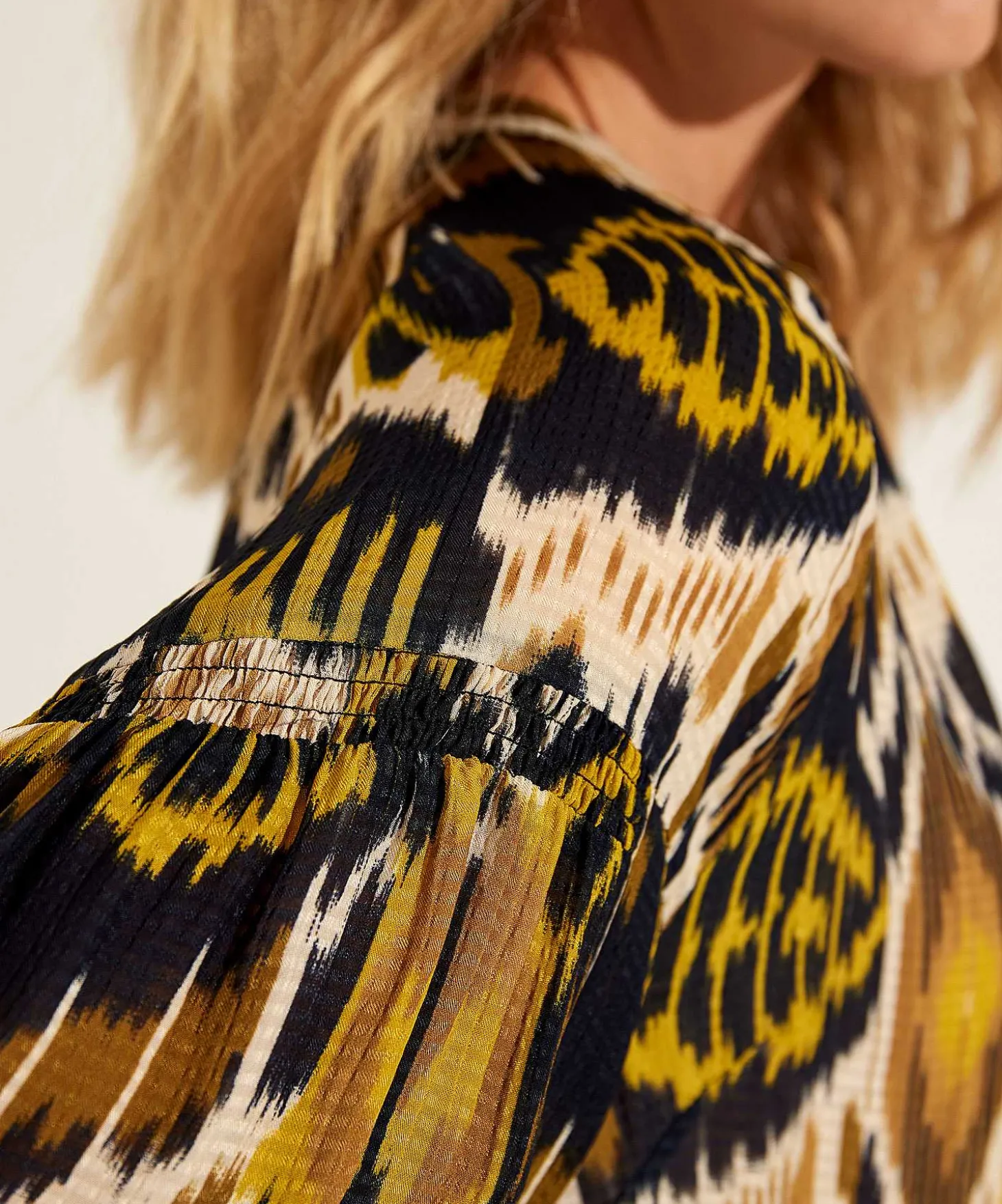 kyra_blouse_ikat_print_va_2.webp Blouse Ikat Print Vaiana*KYRA Shop