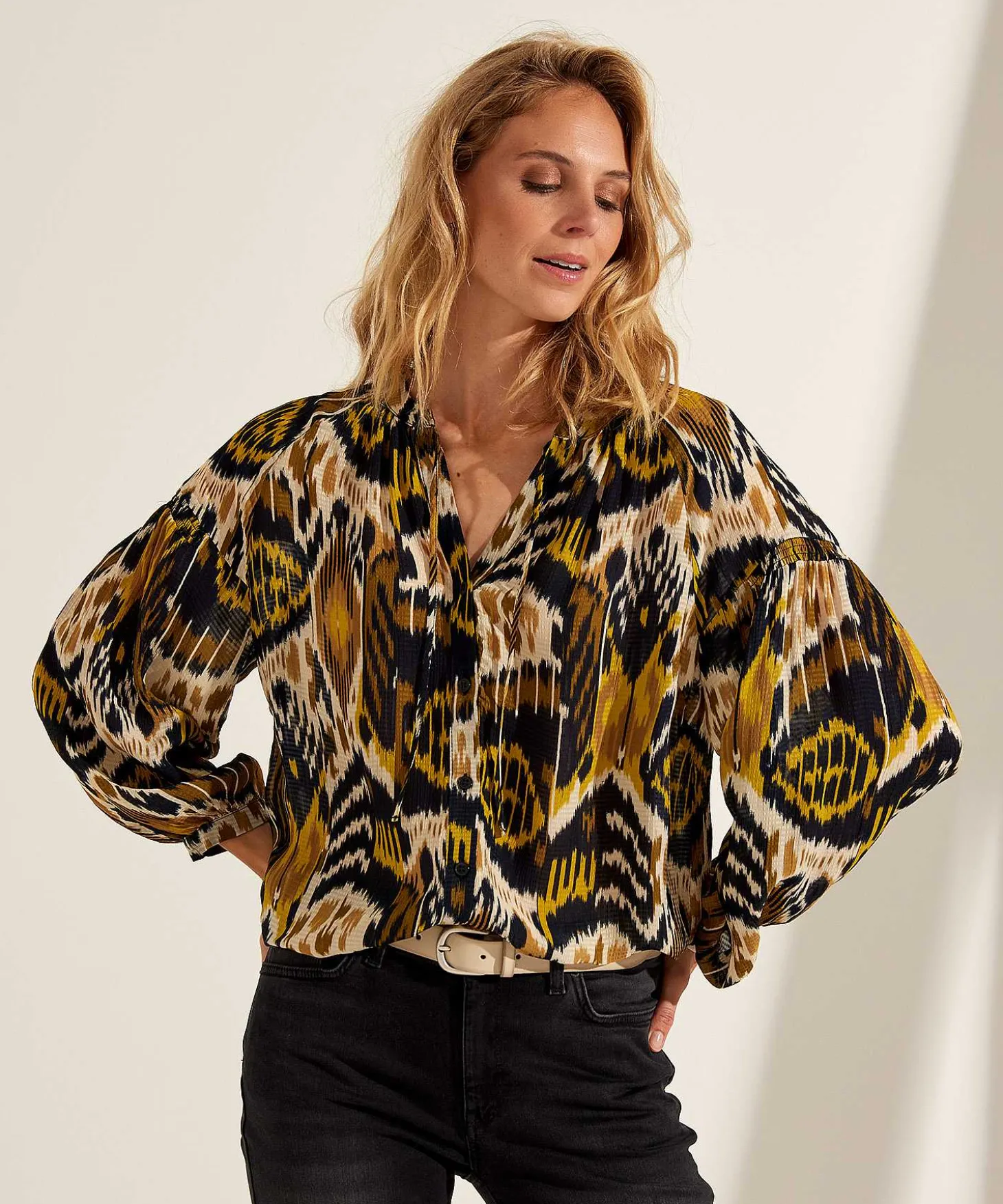 kyra_blouse_ikat_print_va_3.webp Blouse Ikat Print Vaiana*KYRA Shop