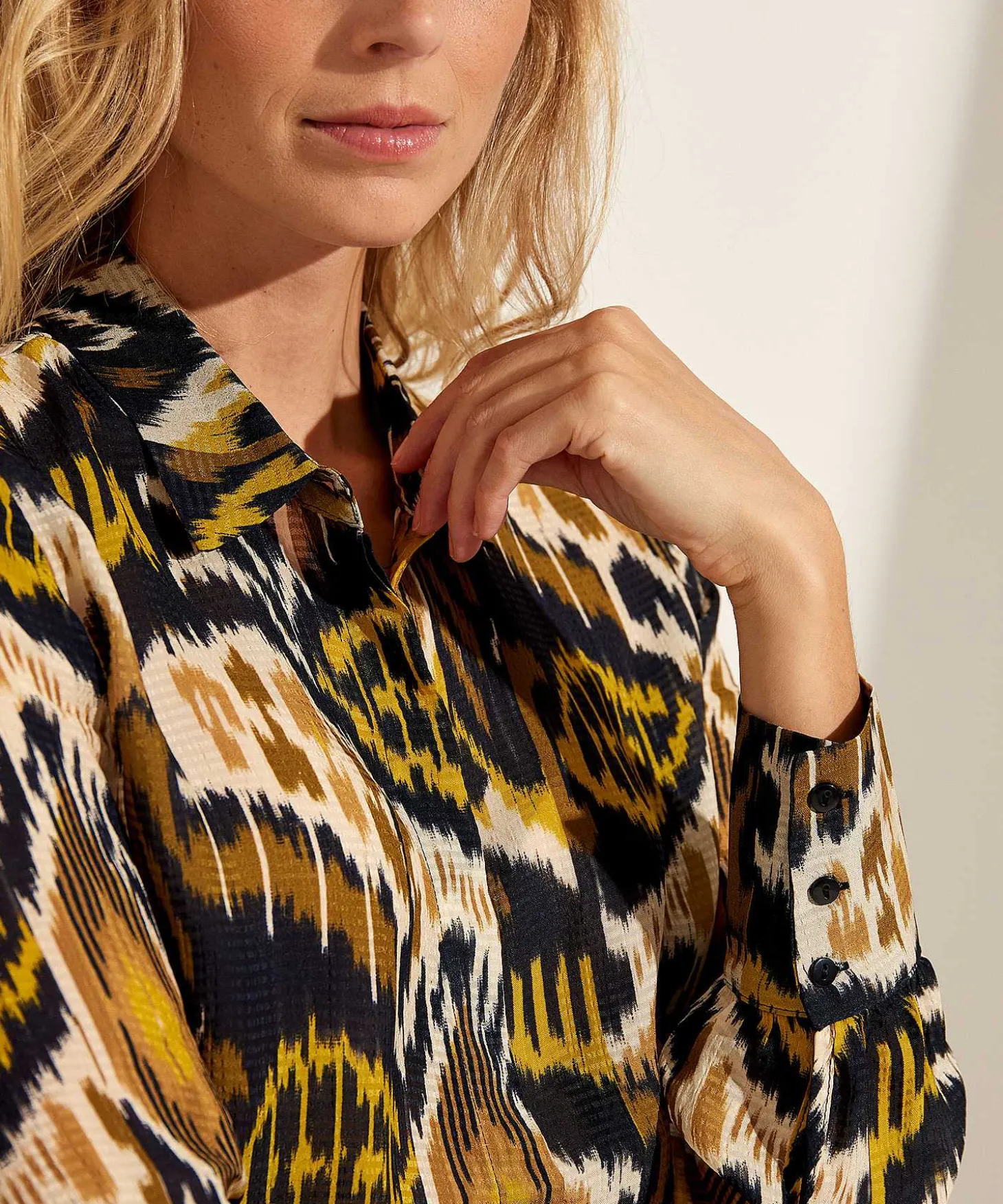 kyra_blouse_ikat_print_vi_2.webp Blouse Ikat Print Vixie*KYRA Discount