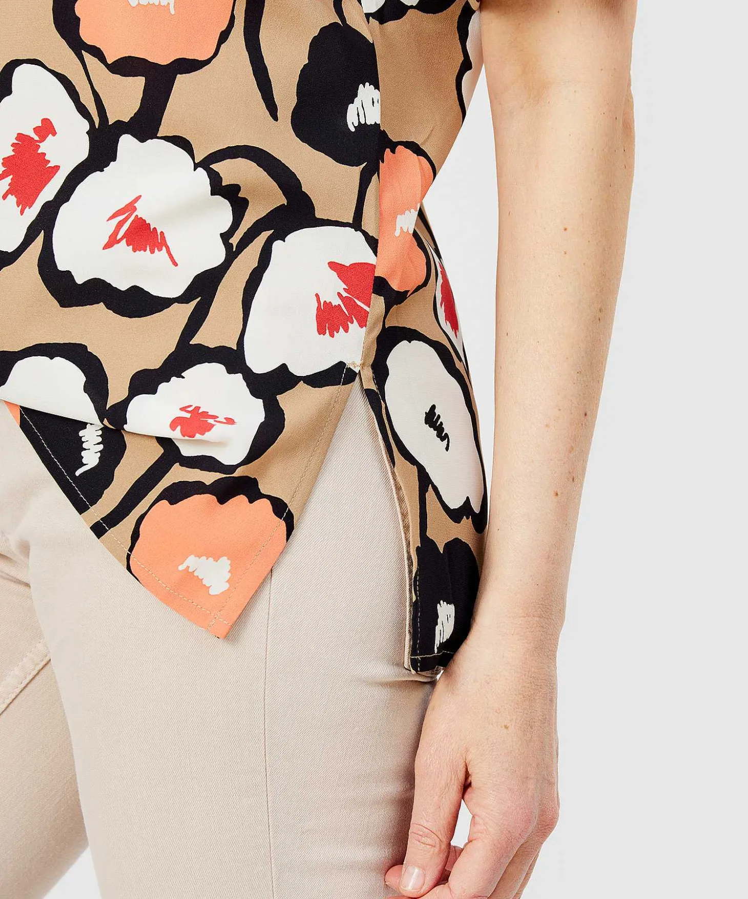 kyra_blouse_pearl_flower__1.webp Blouse Pearl Flower Print*KYRA Store