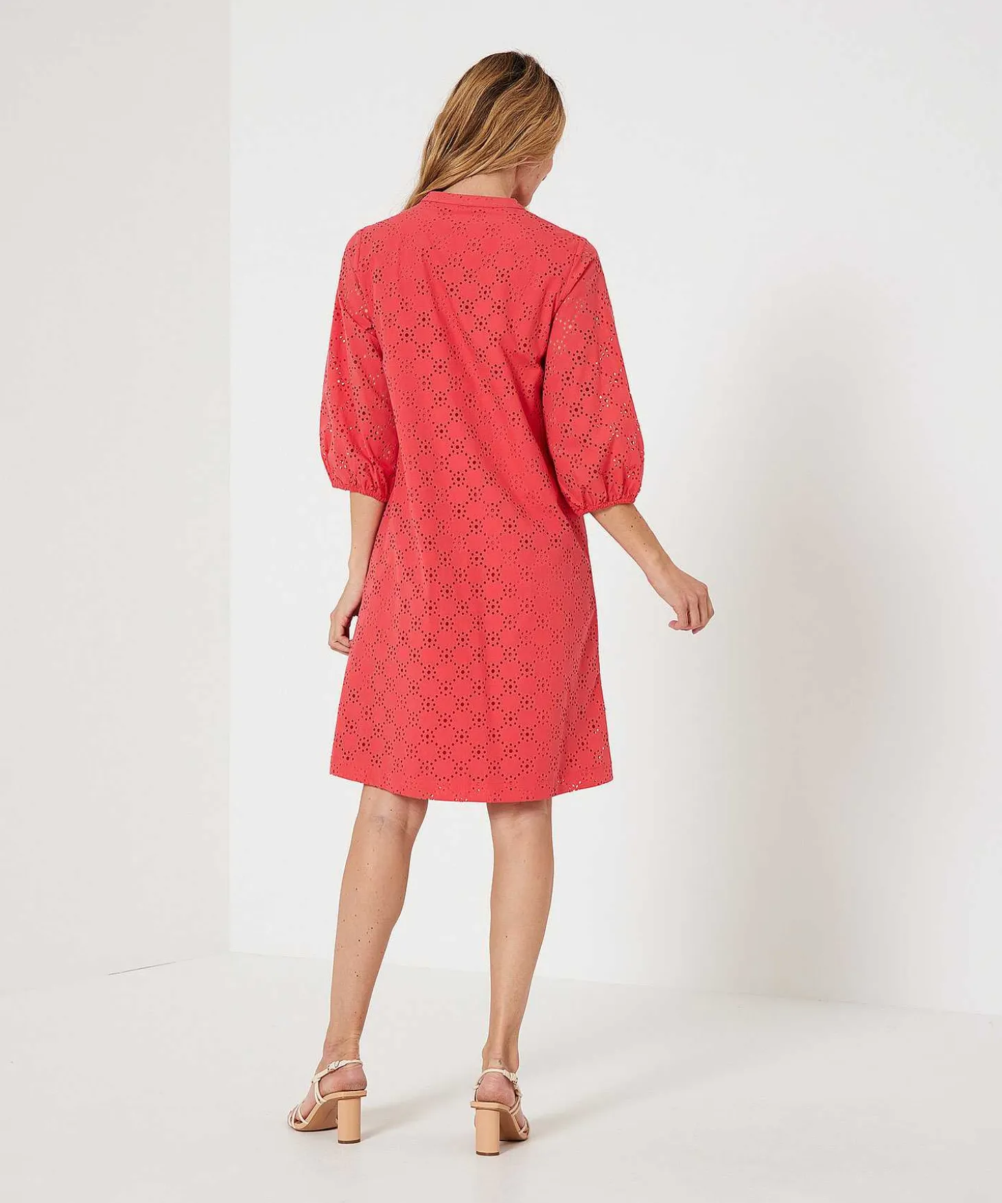 kyra_broderie_dress_olja_0.webp Broderie Dress Olja*KYRA Outlet