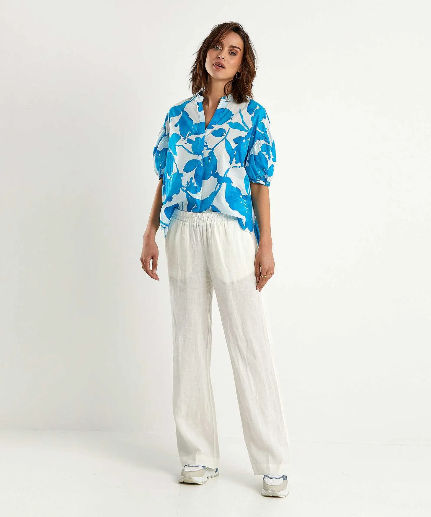 kyra_cotton_voile_blouse__2.webp Cotton Voile Blouse Flowers Bea*KYRA New