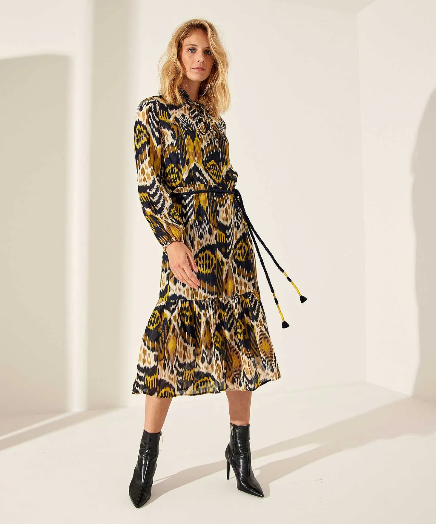 kyra_dress_with_button_be_0.webp Dress With Button Belt And Ikat Print Vidia*KYRA Sale