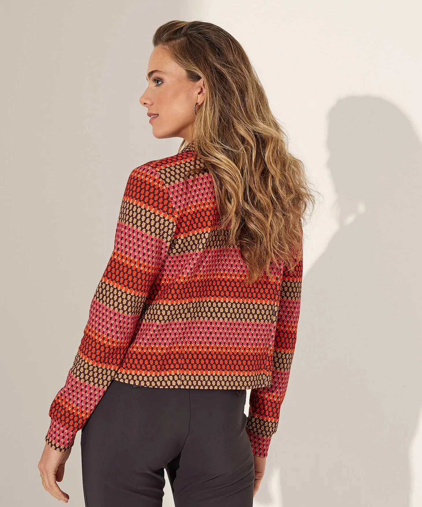 kyra_multicolor_structure_0.webp Multicolor Structure Jacket Leona*KYRA Shop