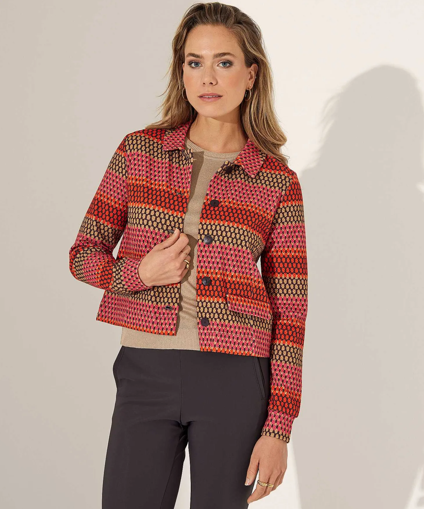 kyra_multicolor_structure_4.webp Multicolor Structure Jacket Leona*KYRA Shop