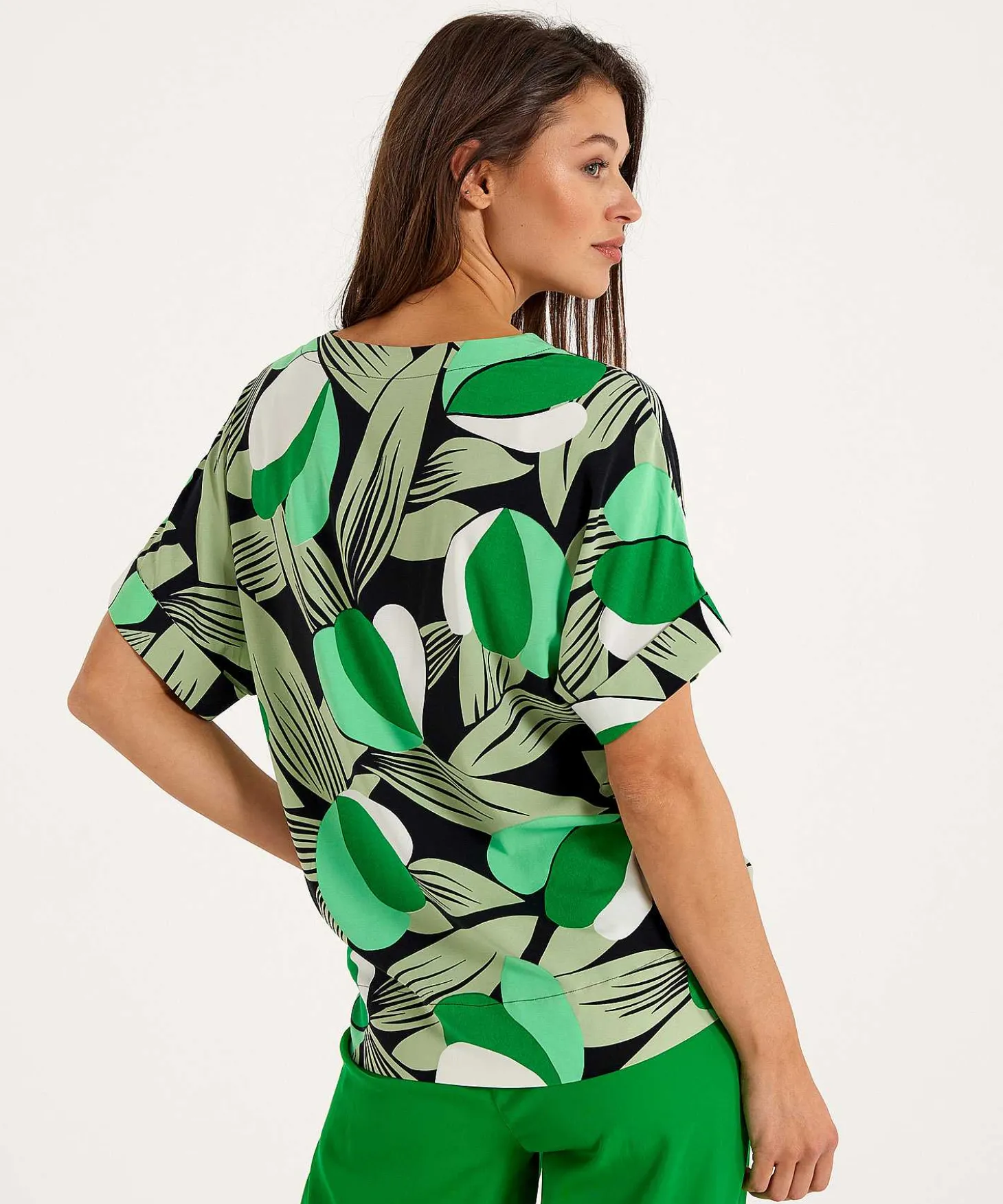 kyra_shirt_modern_flower__0.webp Shirt Modern Flower Bouchra*KYRA Best