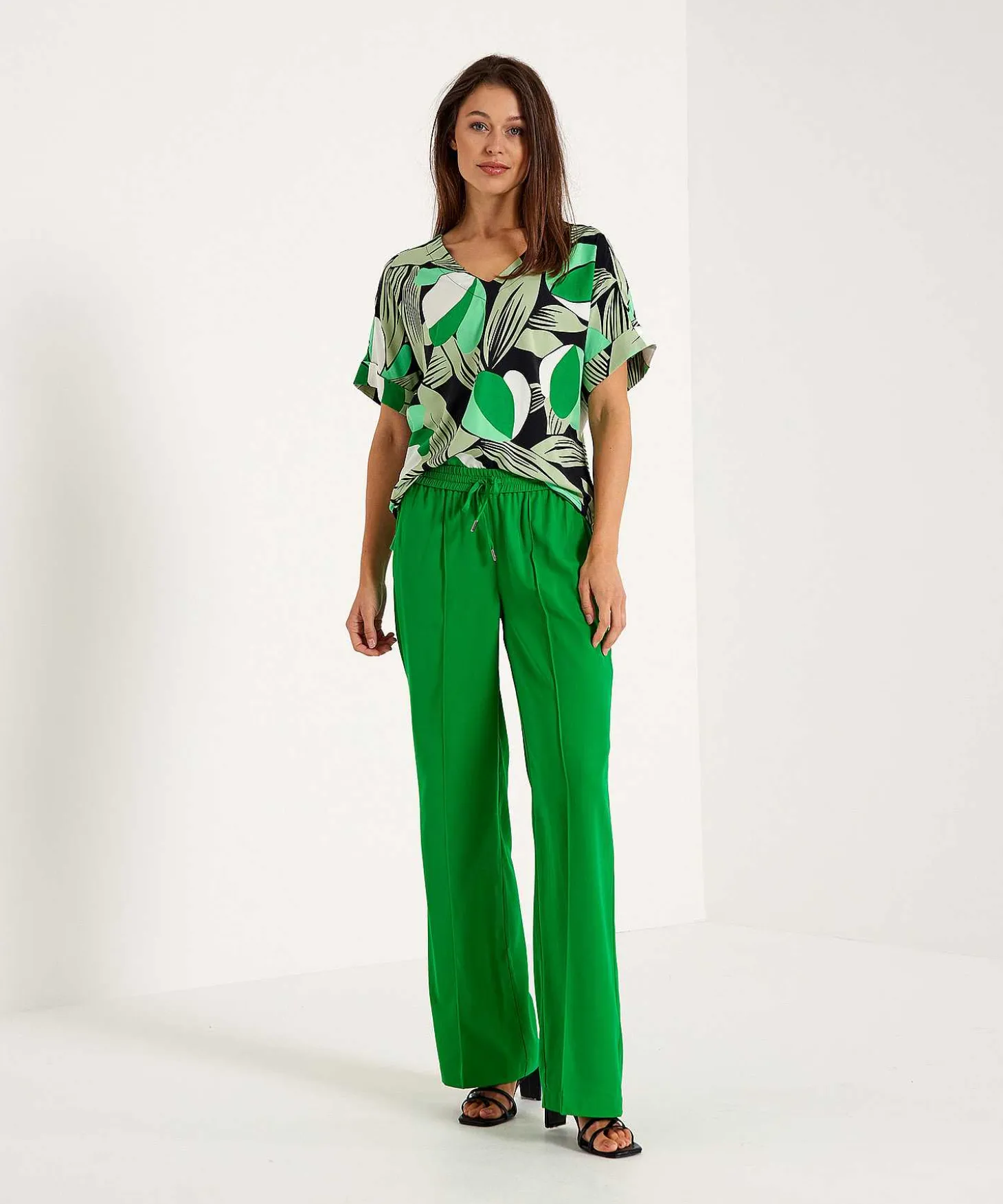 kyra_shirt_modern_flower__1.webp Shirt Modern Flower Bouchra*KYRA Best