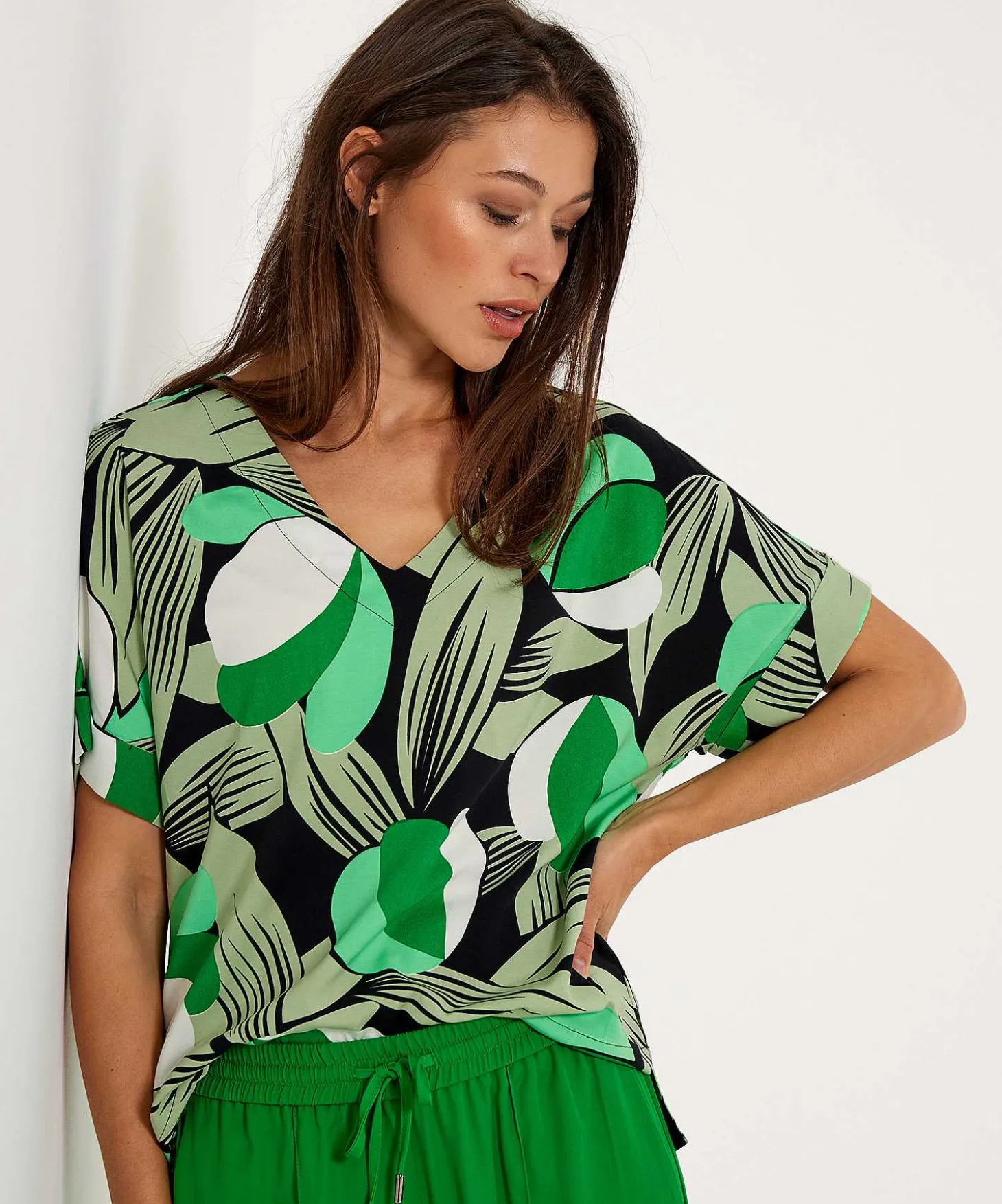 kyra_shirt_modern_flower__3.webp Shirt Modern Flower Bouchra*KYRA Best