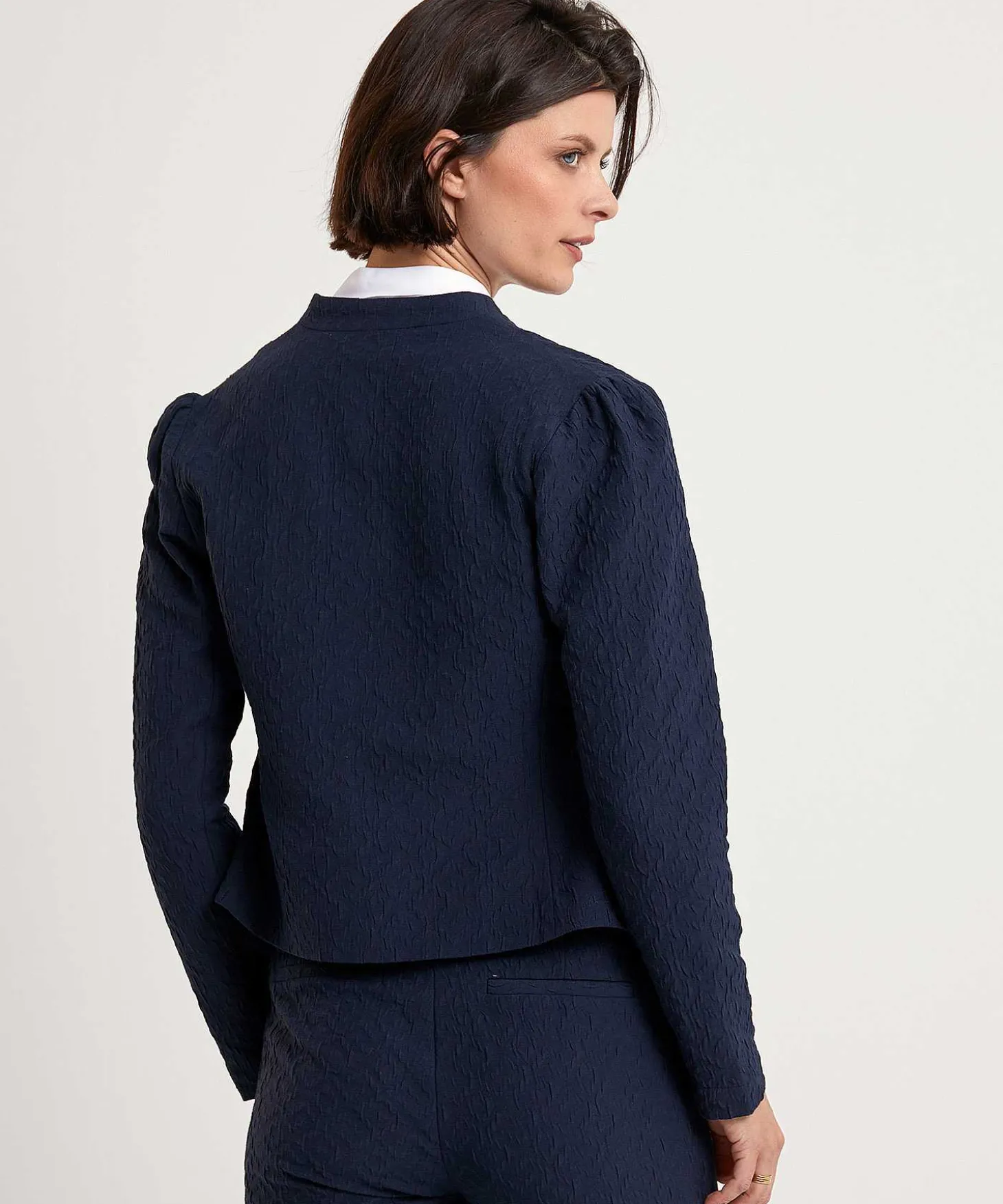 kyra_short_blazer_jacquar_3.webp Short Blazer Jacquard Safi*KYRA Shop