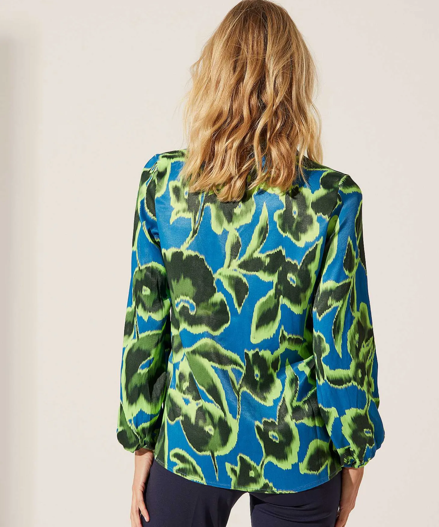 kyra_silky_blouse_flower__0.webp Silky Blouse Flower Attina*KYRA Sale