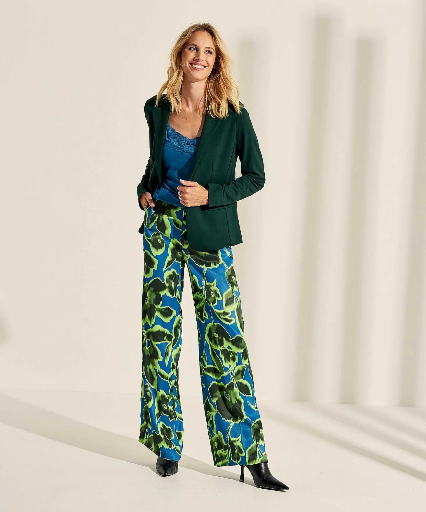 kyra_silky_pants_flower_a_1.webp Silky Pants Flower Agatha*KYRA Best Sale
