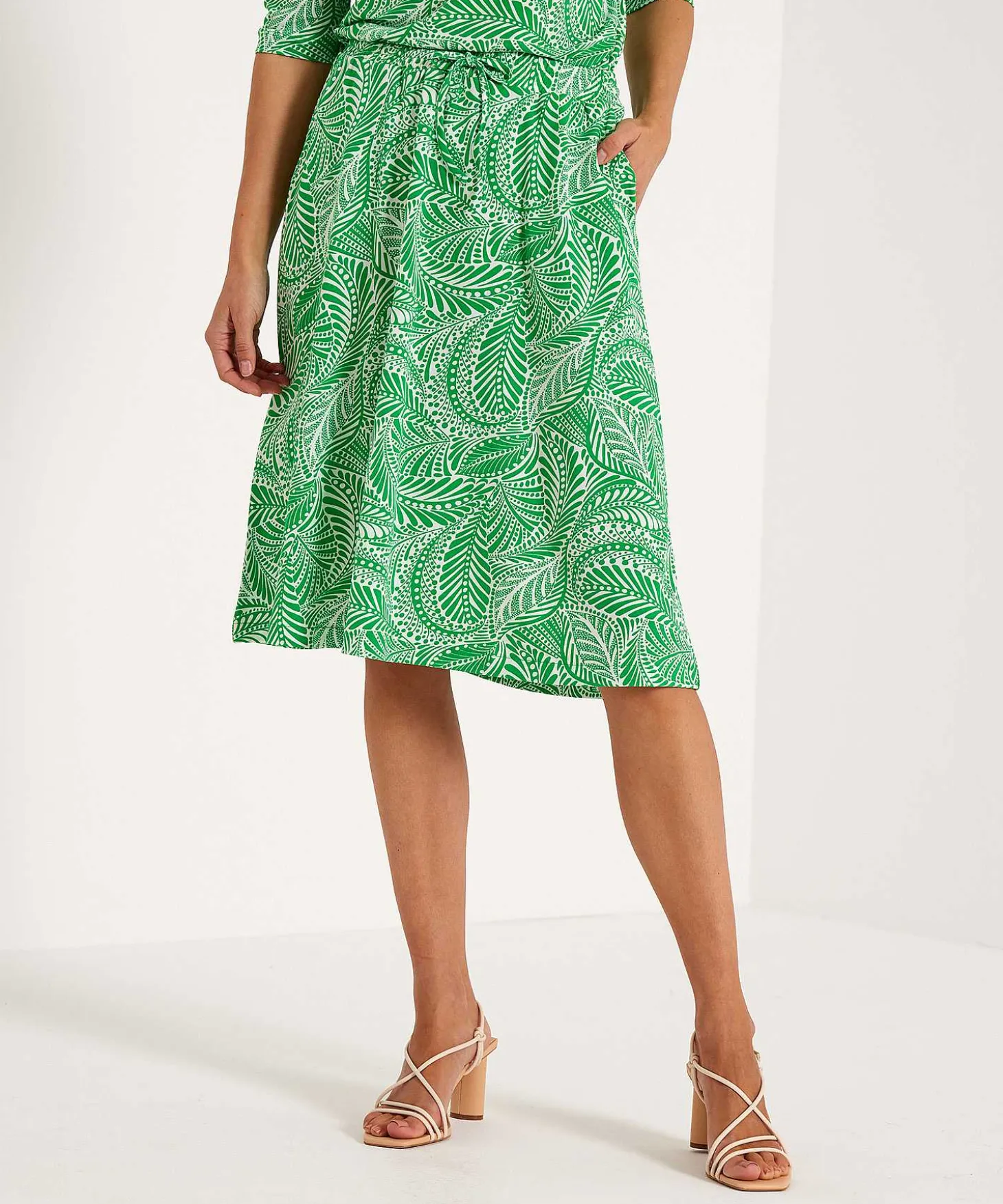 kyra_skirt_leaf_print_ver_2.webp Skirt Leaf Print Verda*KYRA Online