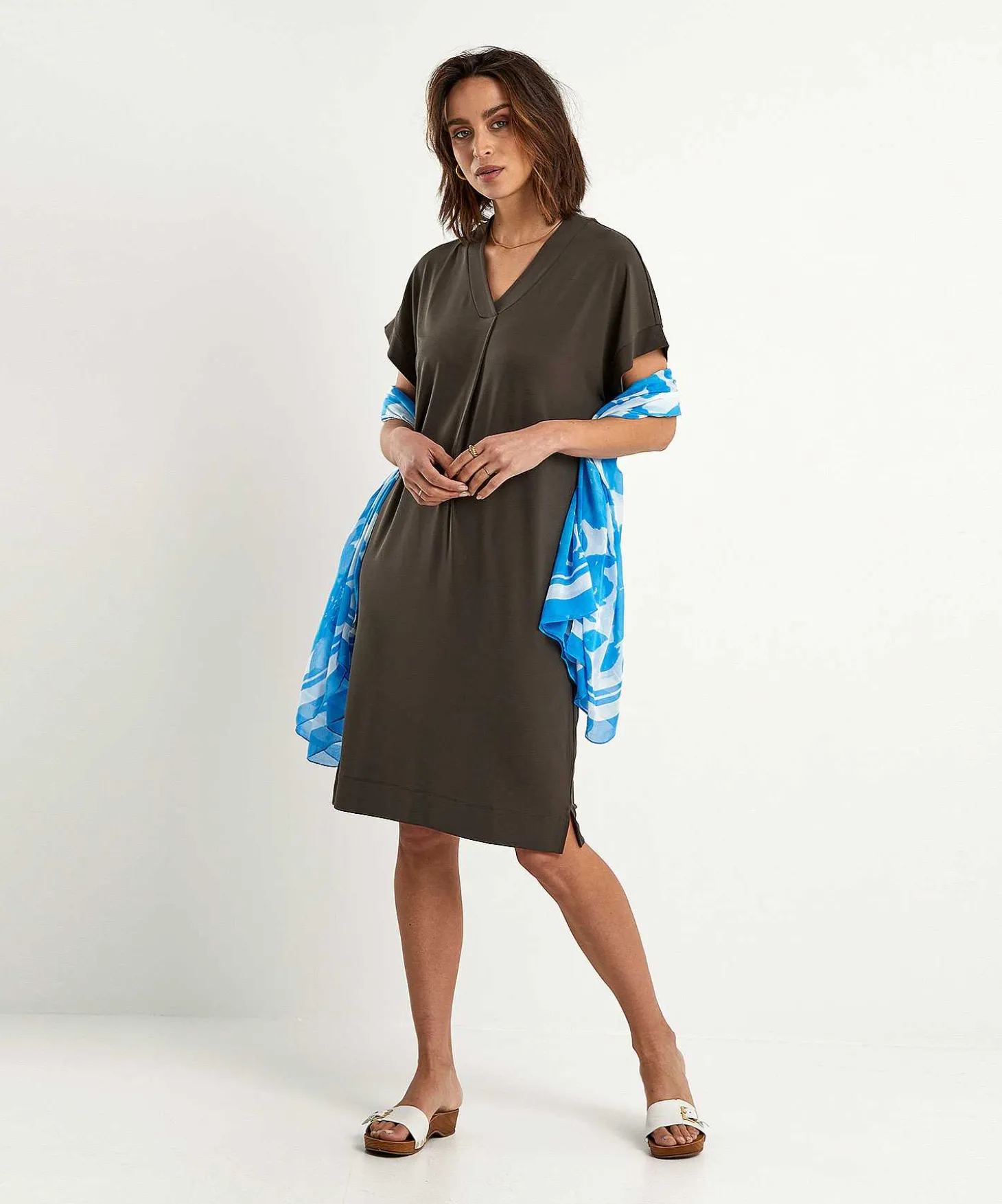 kyra_slinky_dress_vneck_p_1.webp Slinky Dress V-Neck Puck*KYRA Store