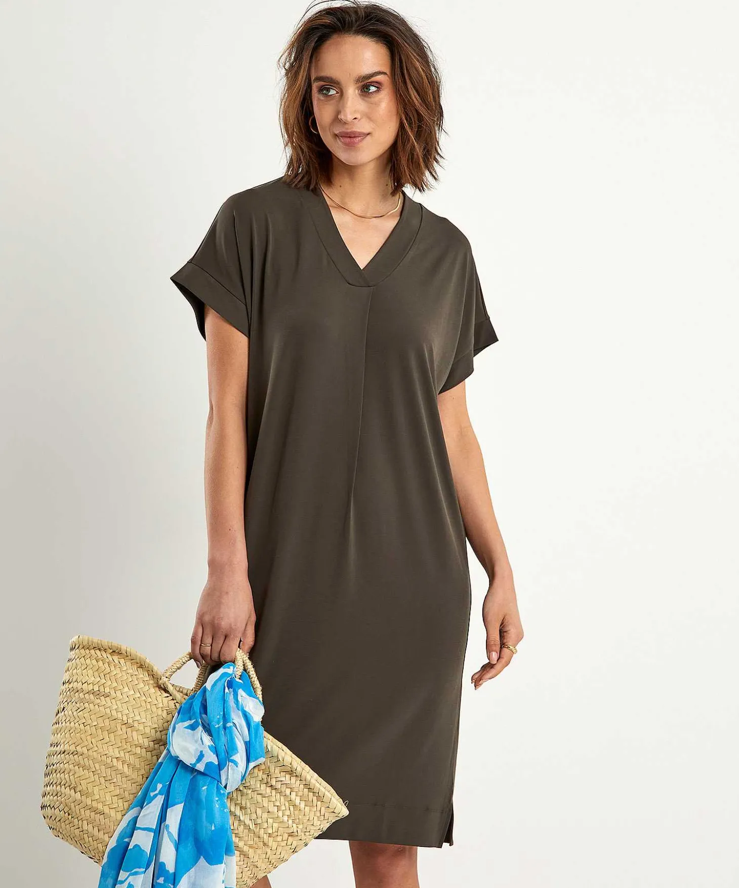 kyra_slinky_dress_vneck_p_3.webp Slinky Dress V-Neck Puck*KYRA Store