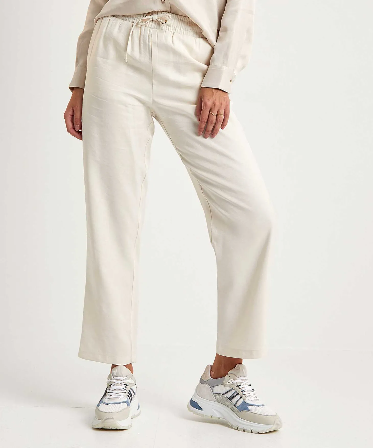 liu_jo_silky_metallic_jog_1.webp Silky Metallic Jogger*LIU JO Outlet