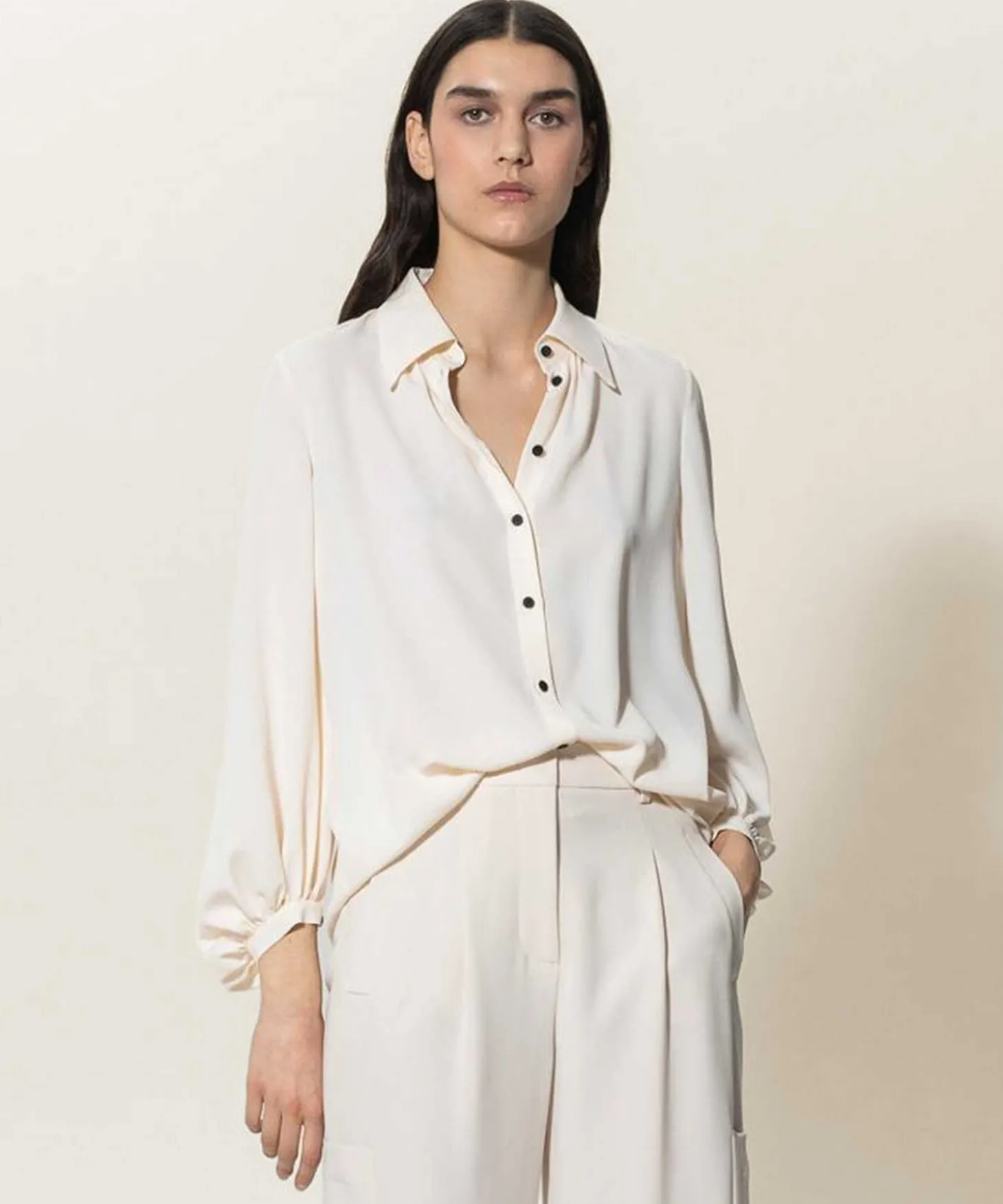 luisa_cerano_blouse_silk__1.webp Blouse Silk Crepe Contrast Button*Luisa Cerano Online