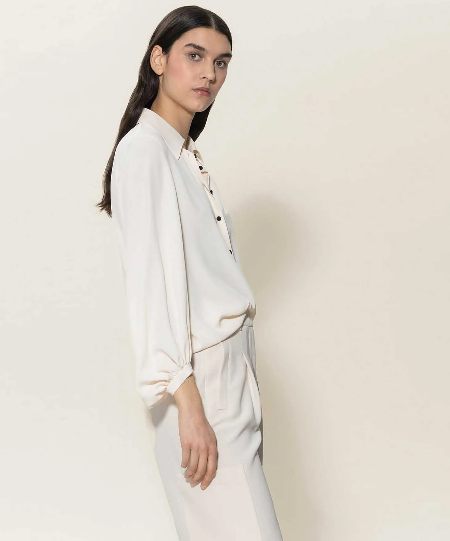 luisa_cerano_blouse_silk__2.webp Blouse Silk Crepe Contrast Button*Luisa Cerano Online