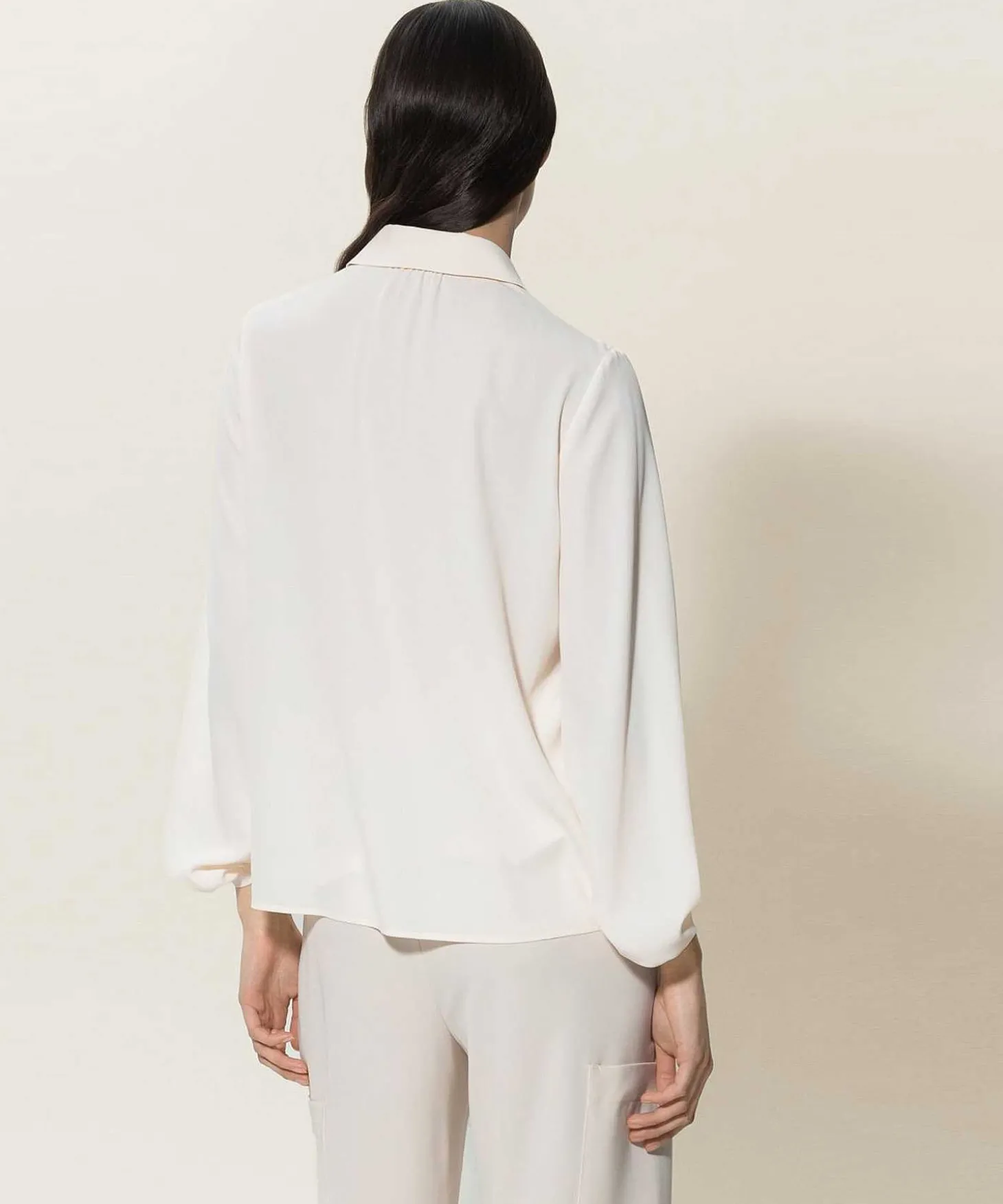 luisa_cerano_blouse_silk__3.webp Blouse Silk Crepe Contrast Button*Luisa Cerano Online