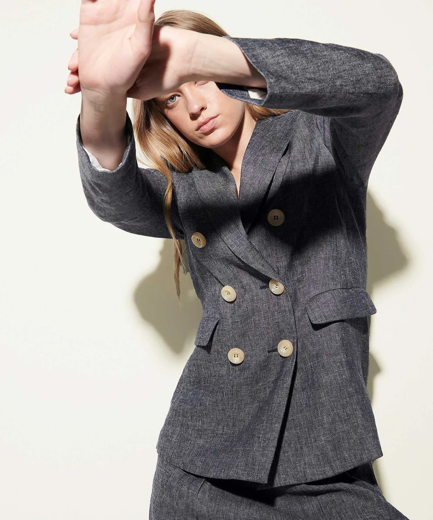 luisa_cerano_linen_mix_bl_2.webp Linen Mix Blazer Denim Look*Luisa Cerano Best