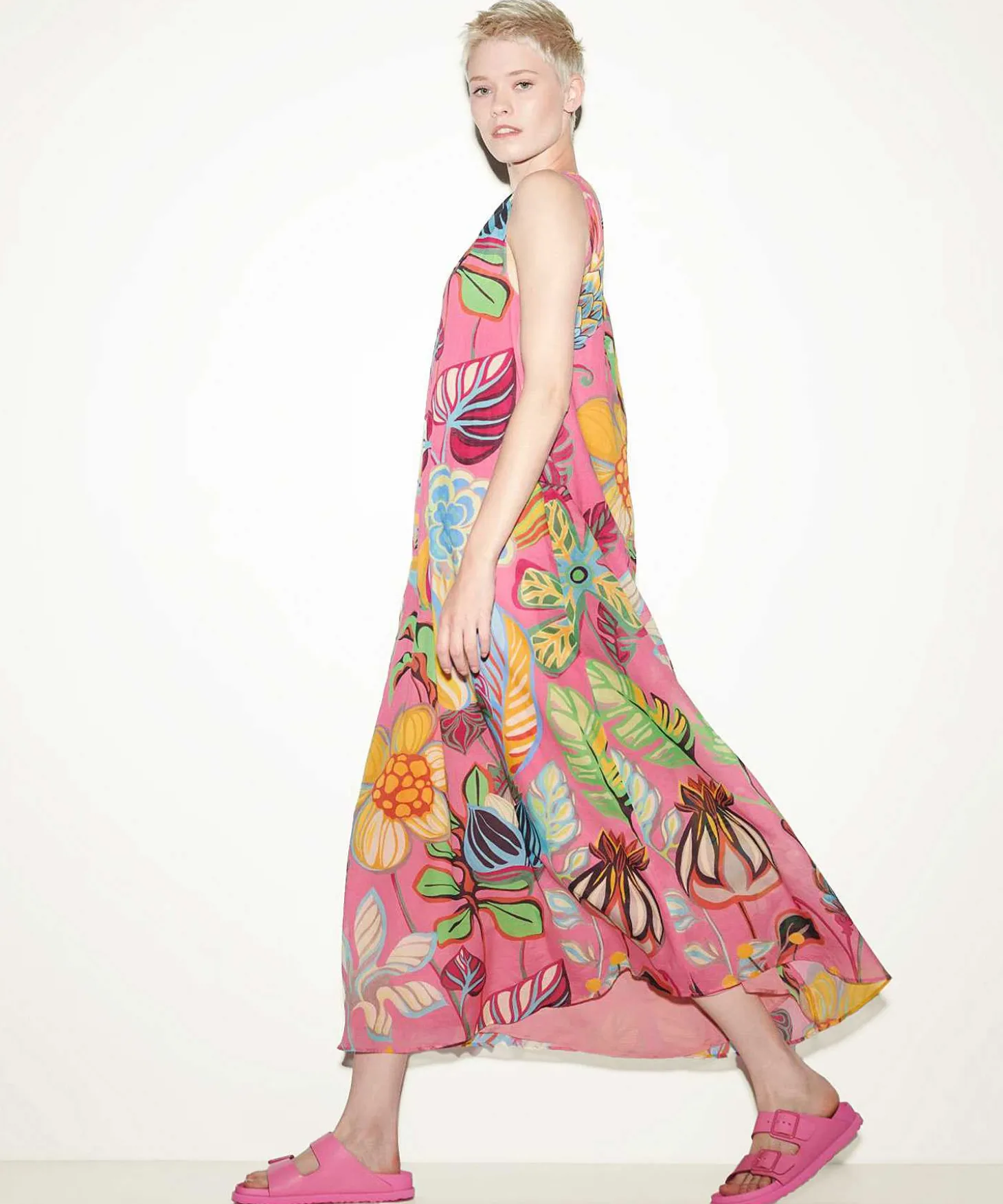 luisa_cerano_sleeveless_d_0.webp Sleeveless Dress Tropical Flower Print*Luisa Cerano Hot