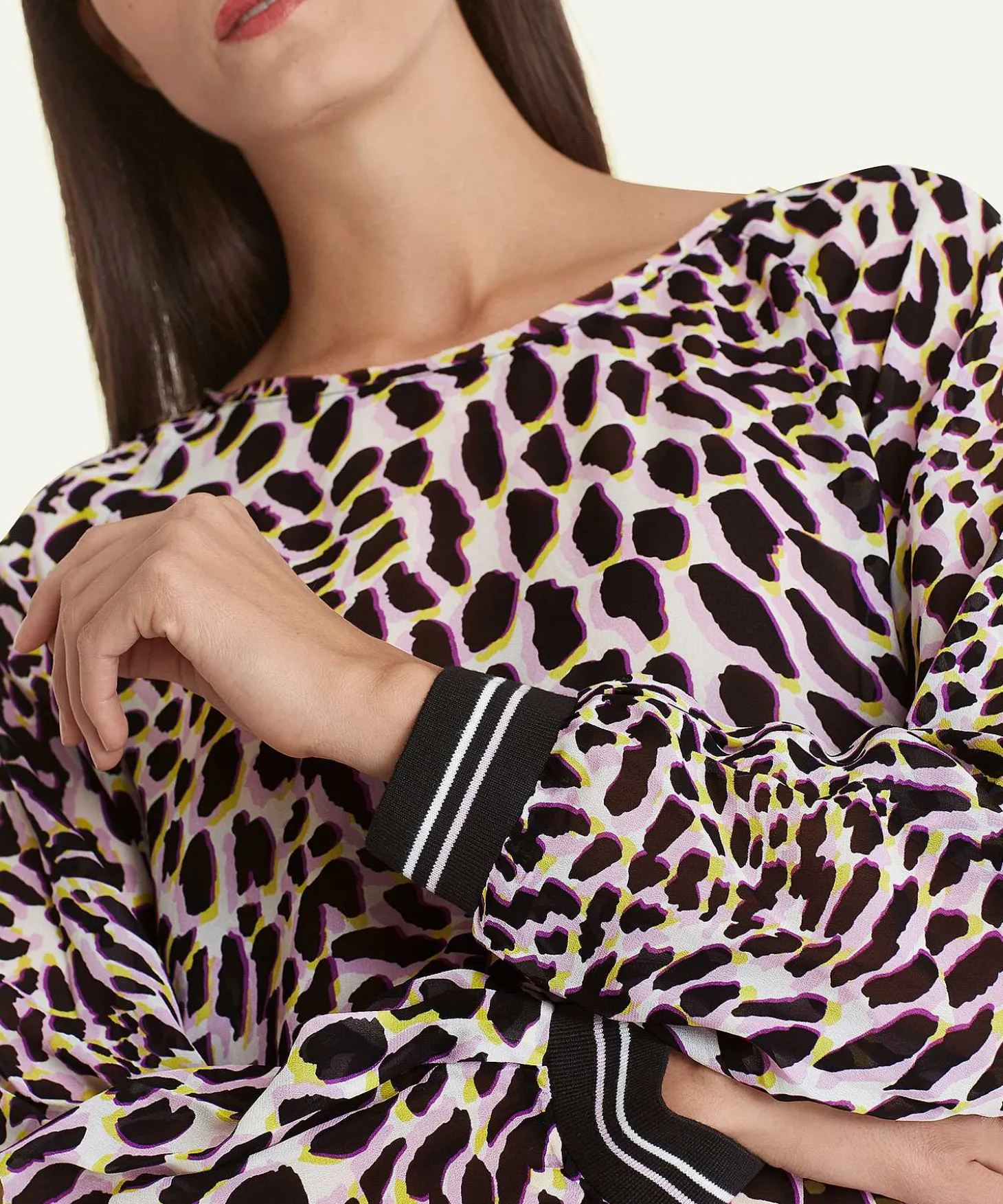 marc_cain_blouse_with_leo_2.webp Marc Cain Blouse With Leopard Print*Marc Cain Remix Best Sale