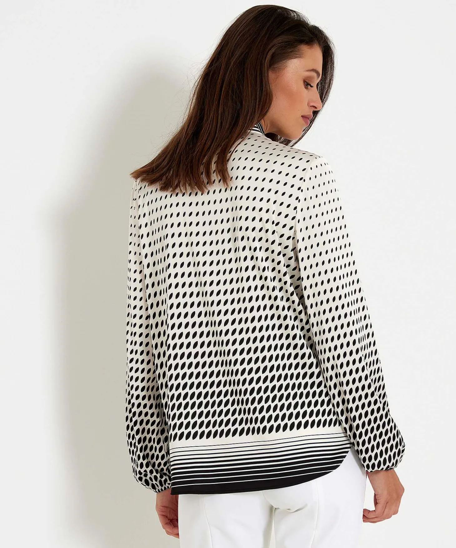 marc_cain_silky_blouse_gr_1.webp Marc Cain Silky Blouse Graphics Bow*Marc Cain Remix Store