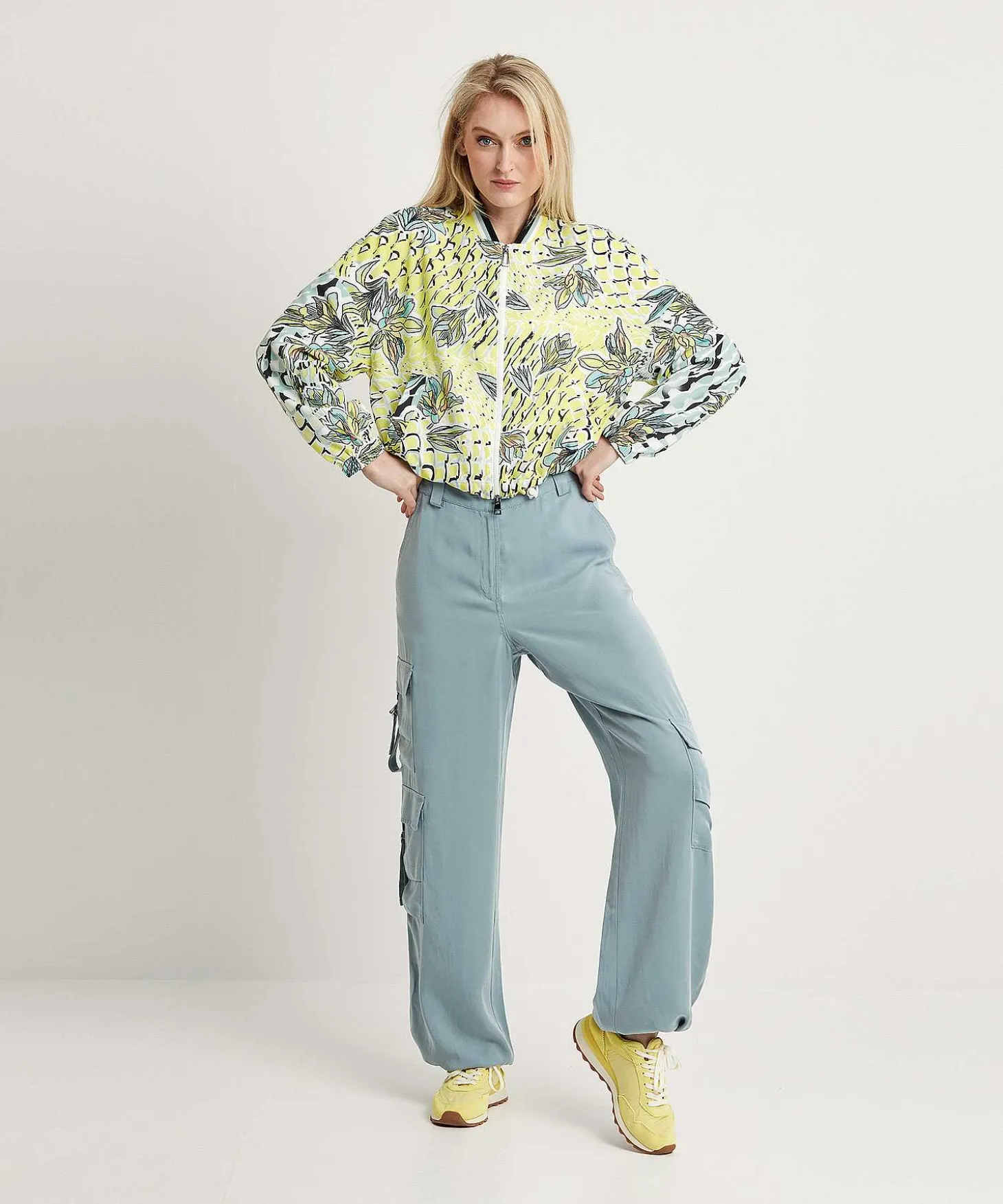marc_cain_sports_bomber_j_1.webp Bomber Jacket Floral Print*Marc Cain Sports Hot