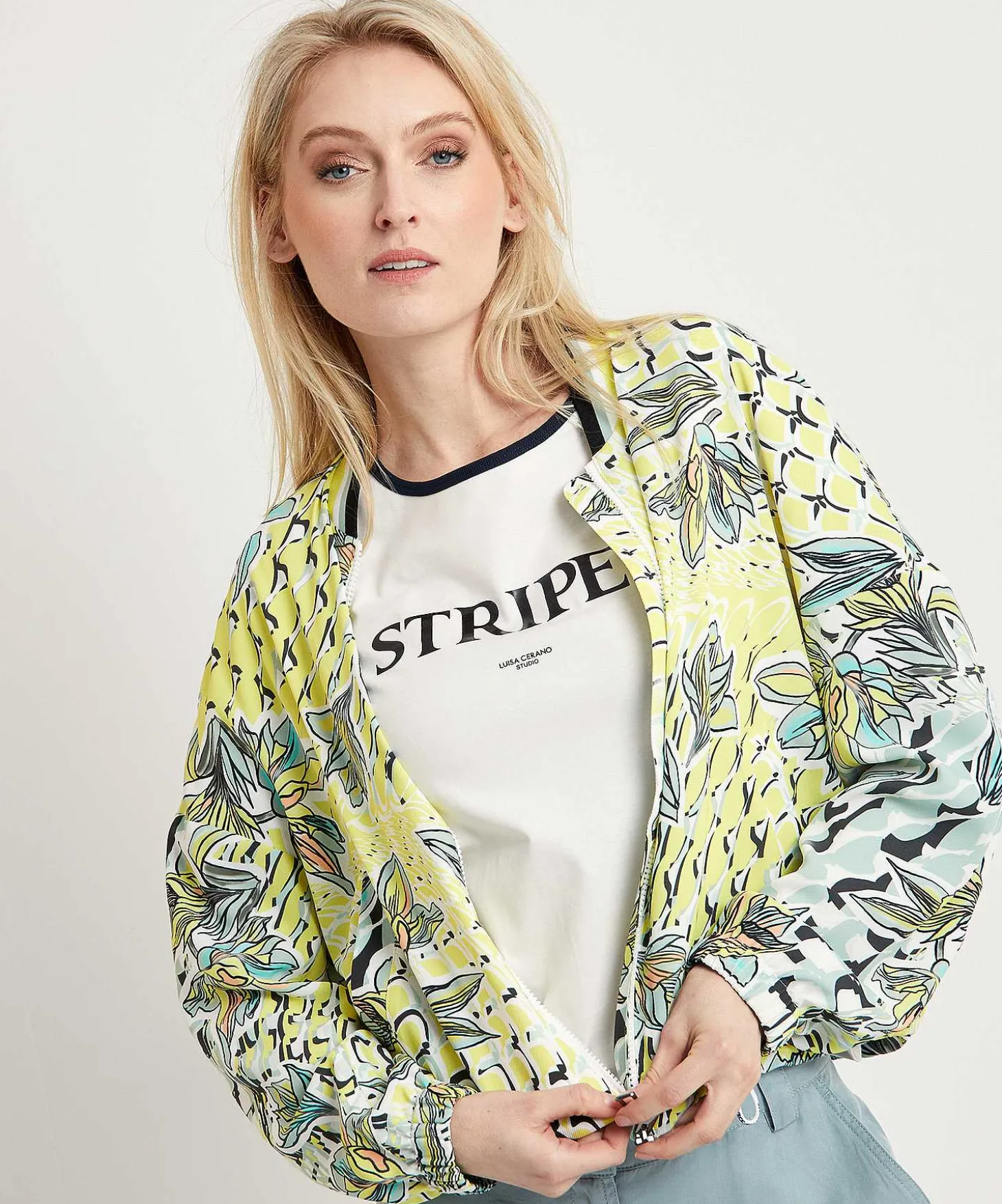 marc_cain_sports_bomber_j_2.webp Bomber Jacket Floral Print*Marc Cain Sports Hot
