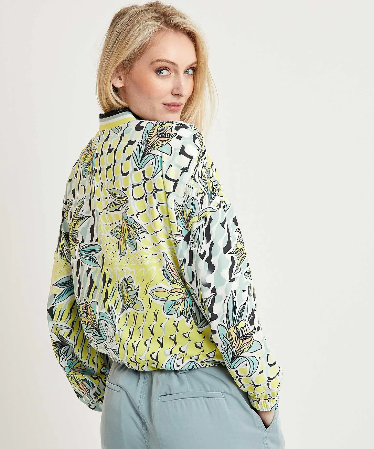 marc_cain_sports_bomber_j_3.webp Bomber Jacket Floral Print*Marc Cain Sports Hot