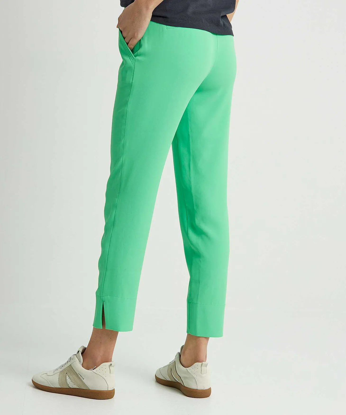 marc_cain_sports_cropped__0-4.webp Cropped Pants Travel Fabric Fushun*Marc Cain Sports Outlet