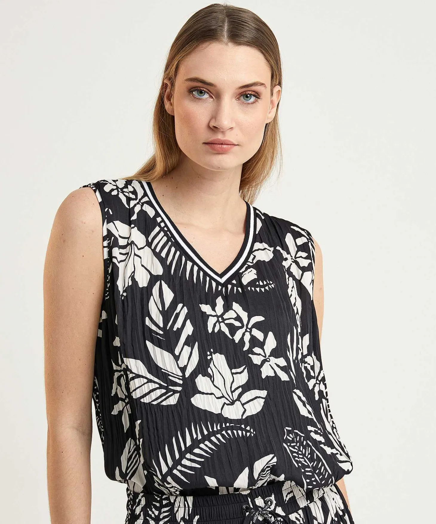 marc_cain_sports_pleated__2.webp Pleated Top Floral Print*Marc Cain Sports Outlet