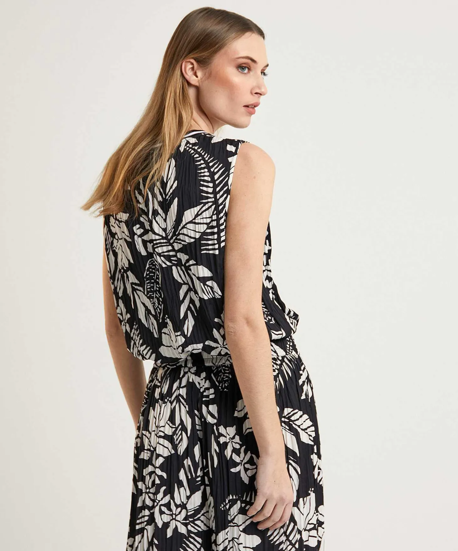 marc_cain_sports_pleated__3.webp Pleated Top Floral Print*Marc Cain Sports Outlet